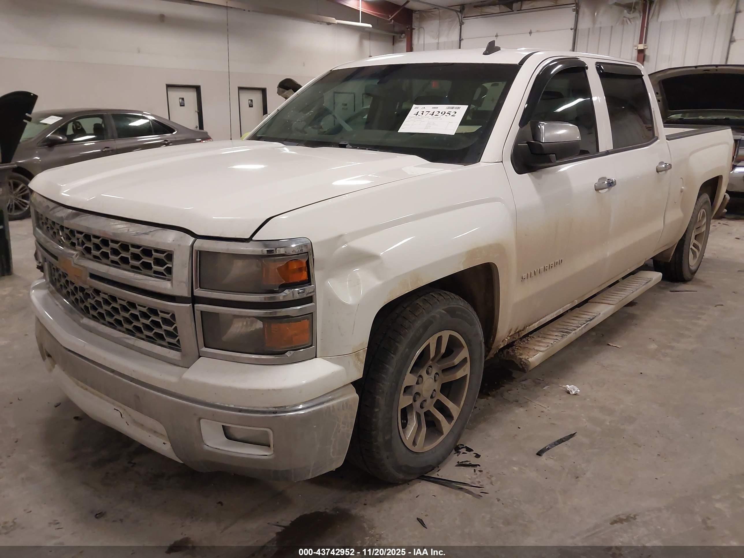 CHEVROLET SILVERADO image 6