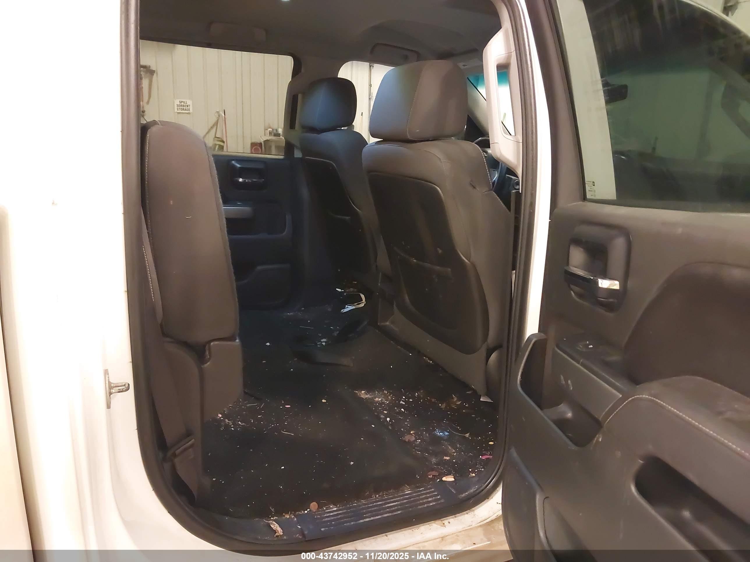 CHEVROLET SILVERADO image 8