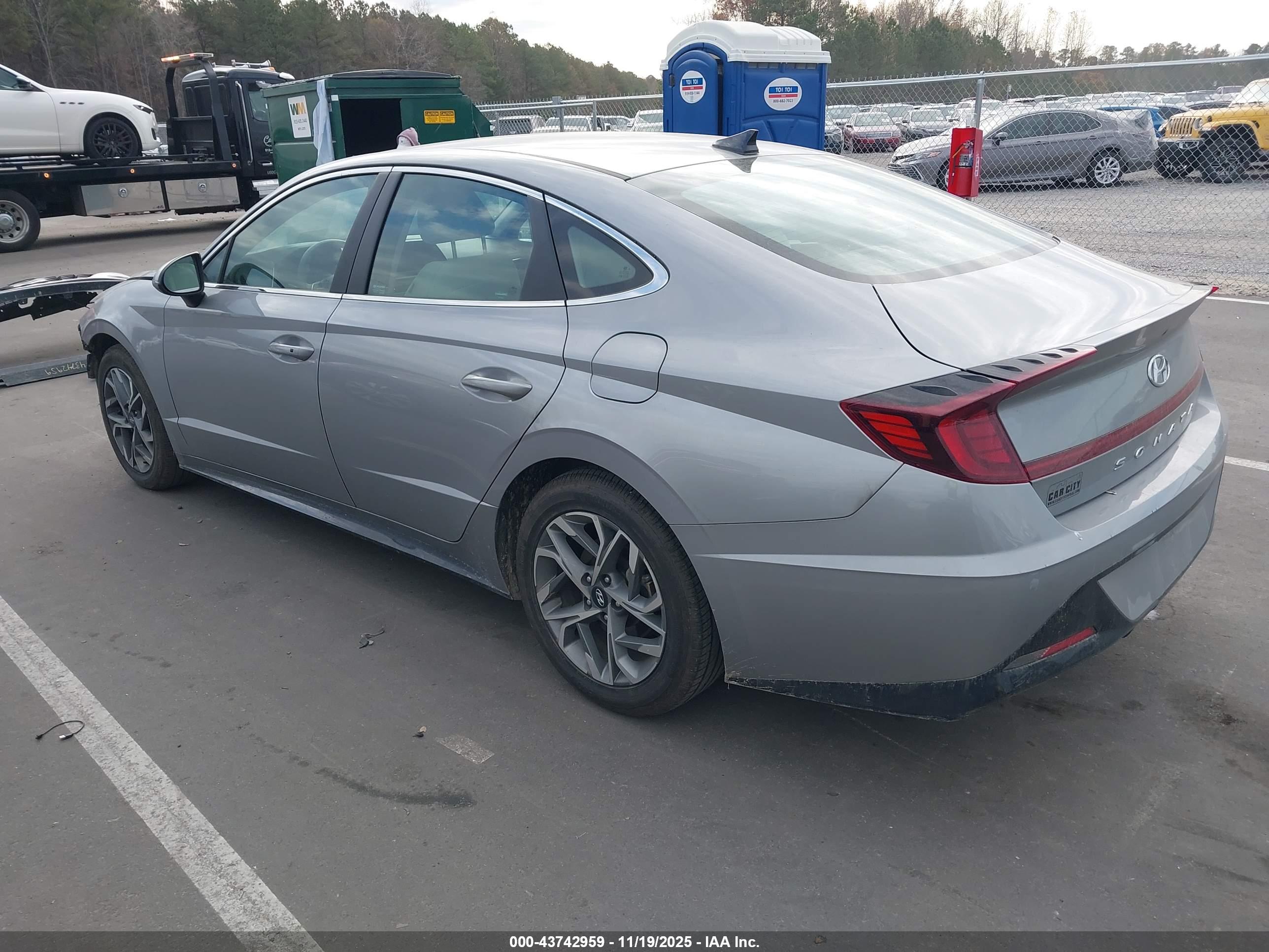 HYUNDAI SONATA image 3