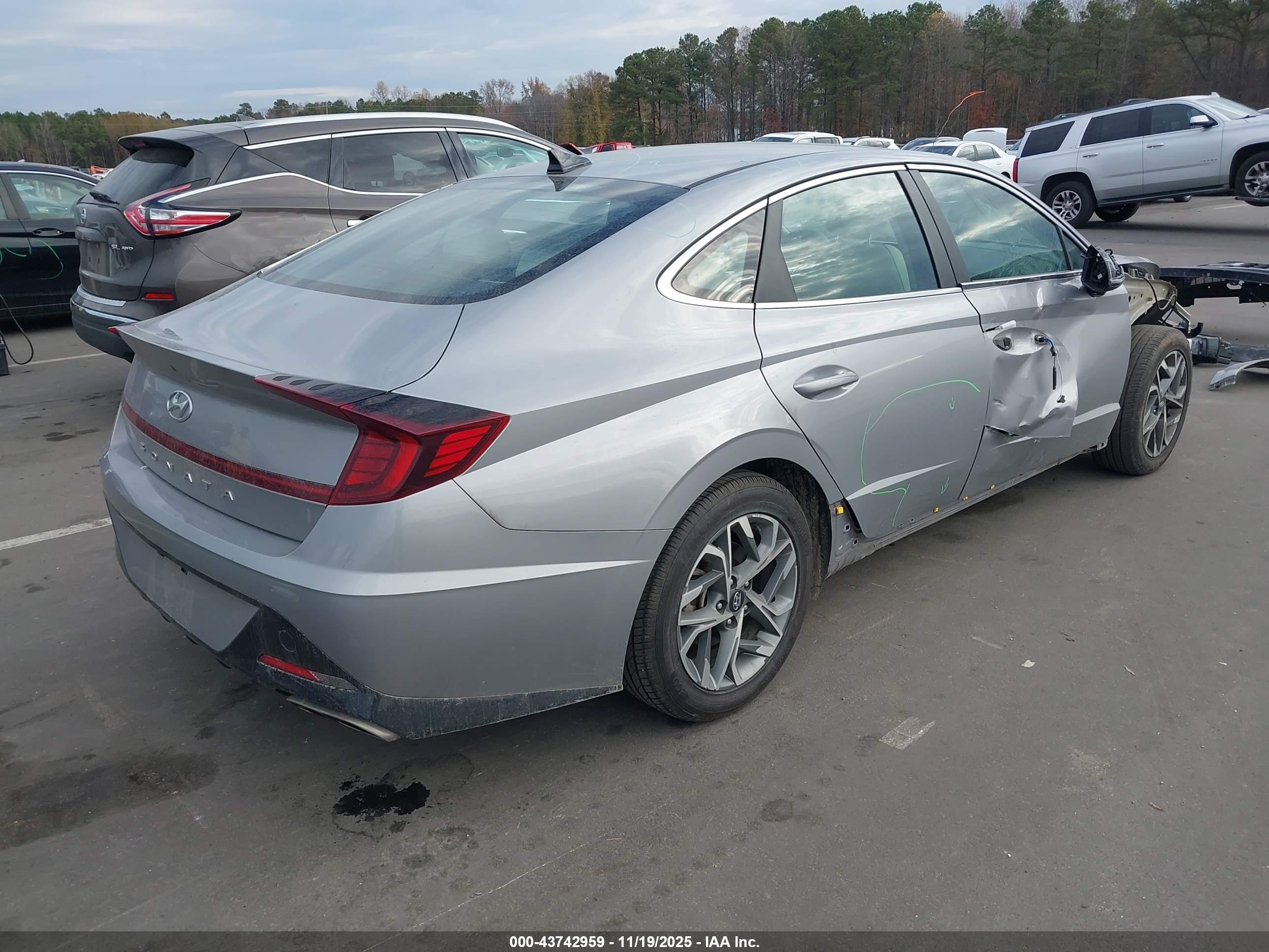 HYUNDAI SONATA image 4