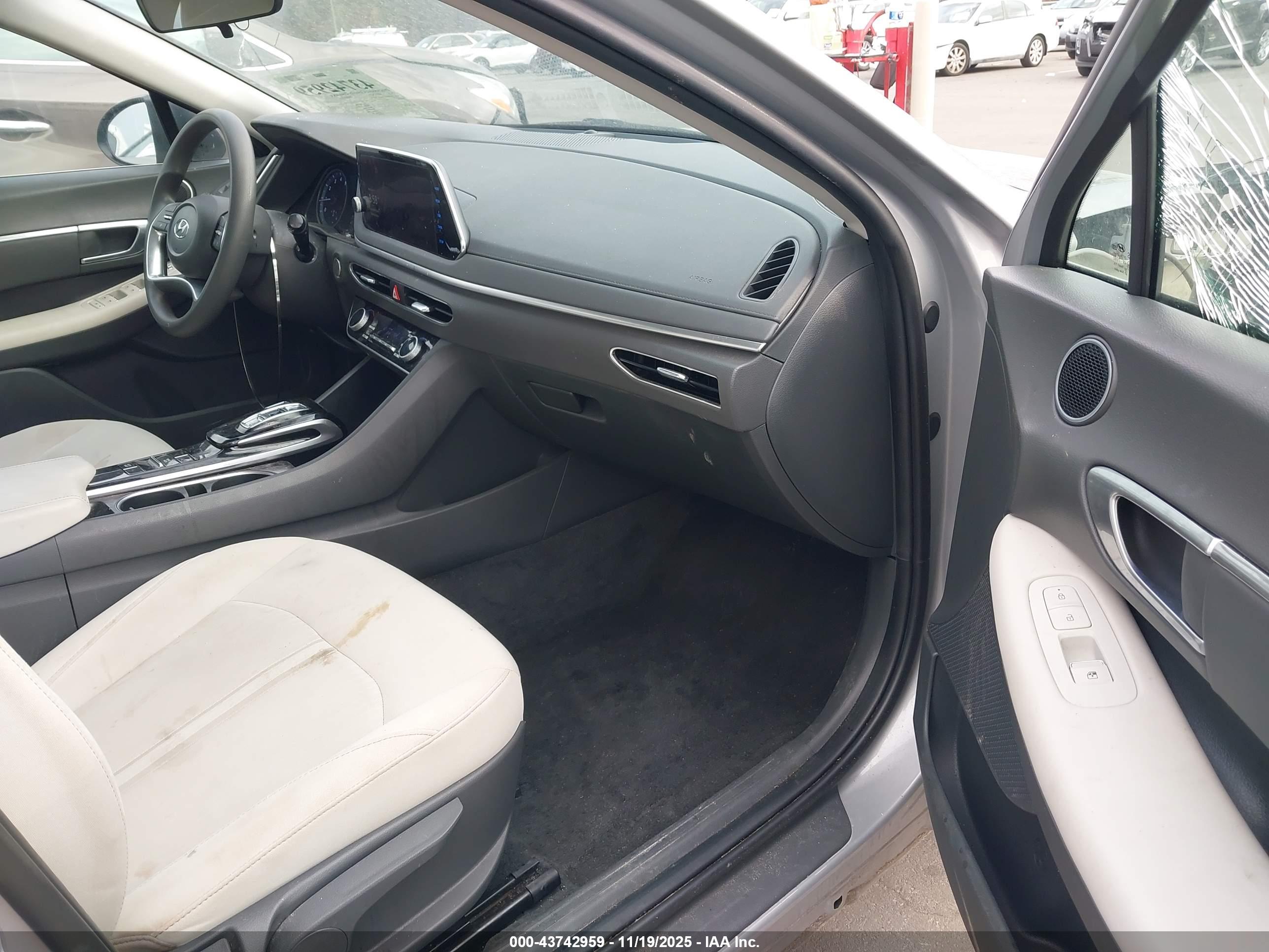 HYUNDAI SONATA image 5