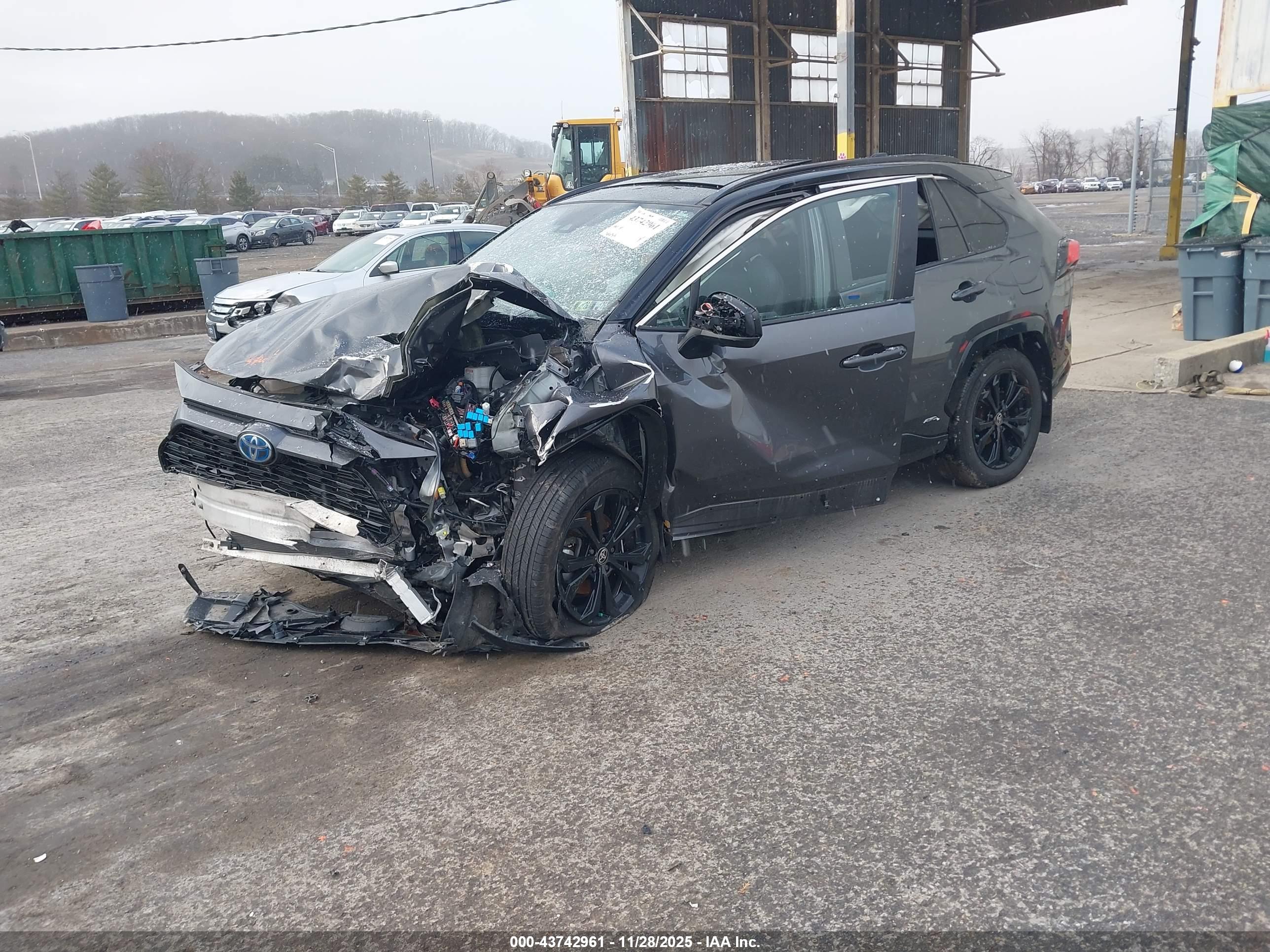TOYOTA RAV4 image 2