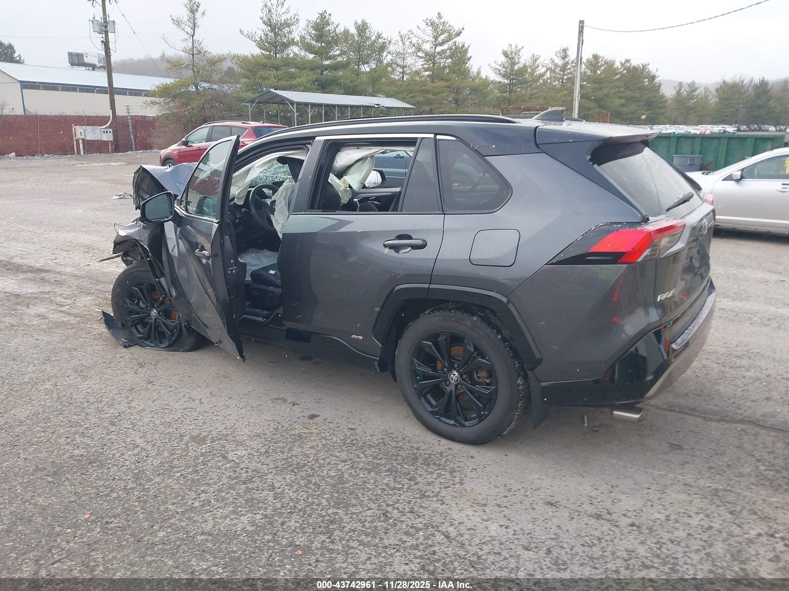 TOYOTA RAV4 image 3