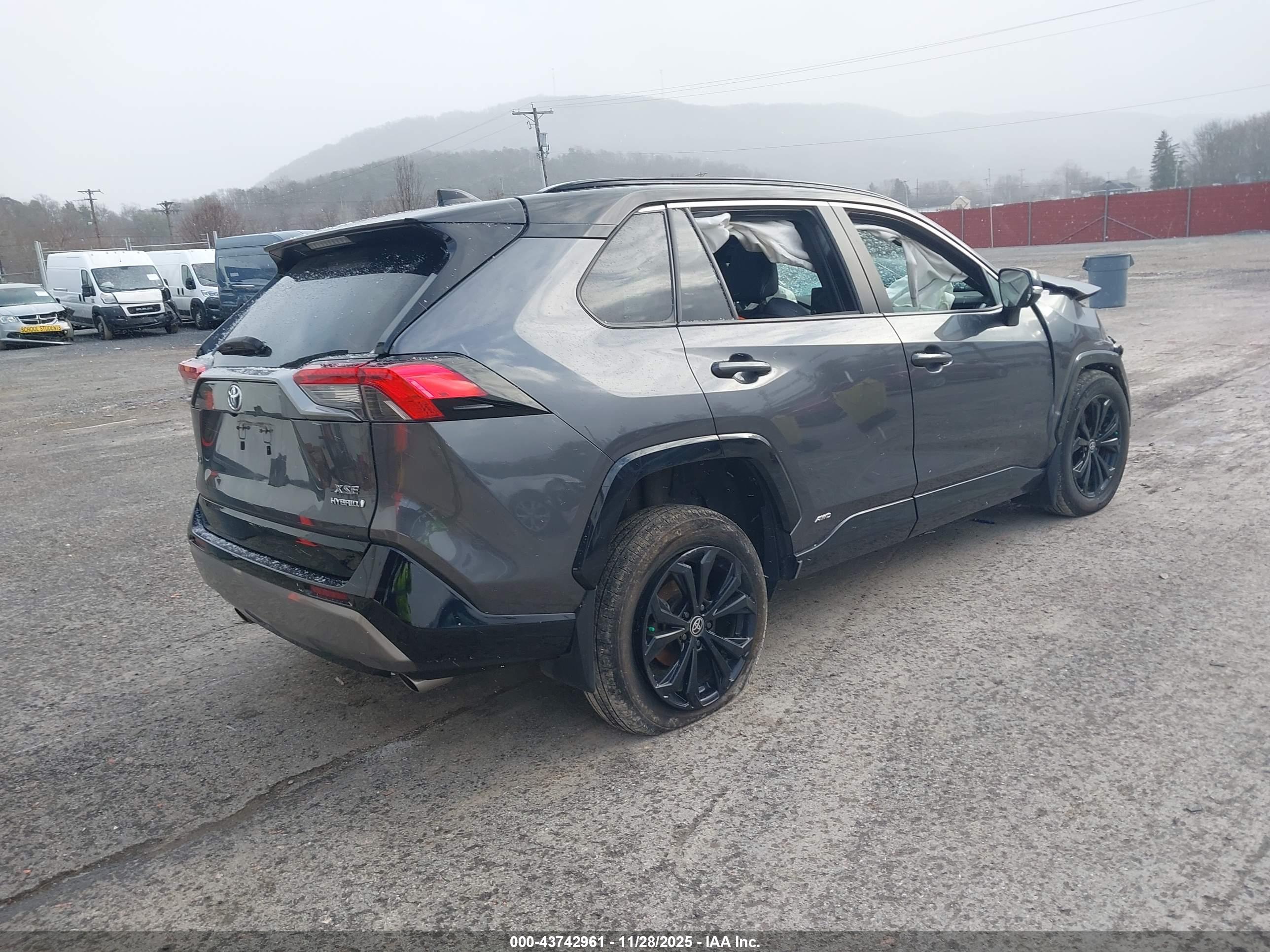 TOYOTA RAV4 image 4