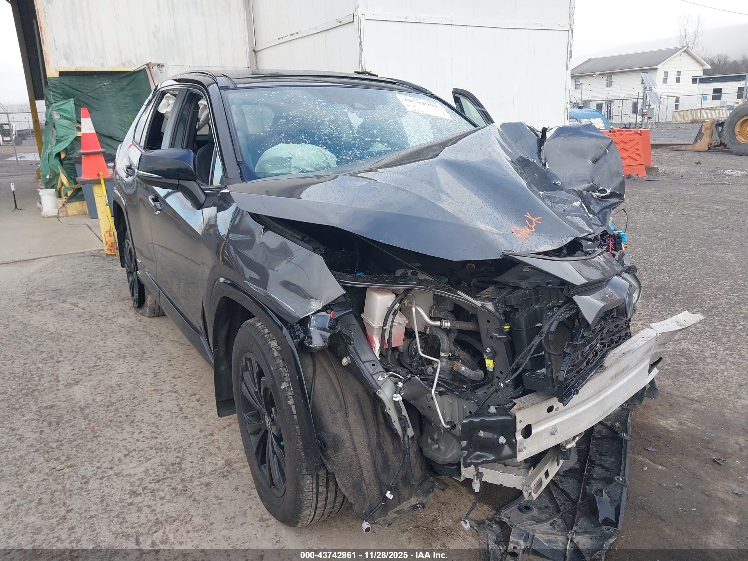 TOYOTA RAV4 image 6