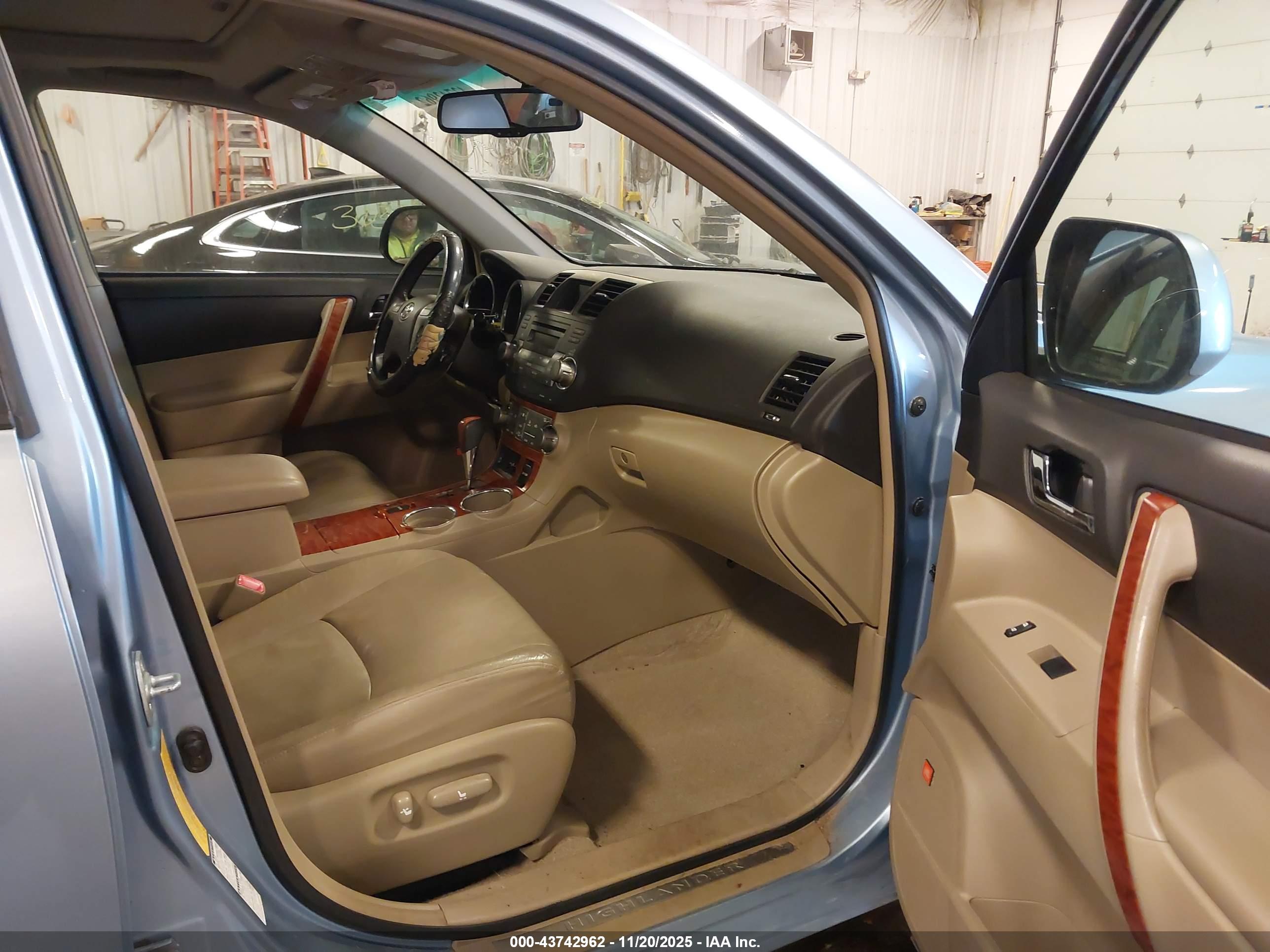 TOYOTA HIGHLANDER image 5