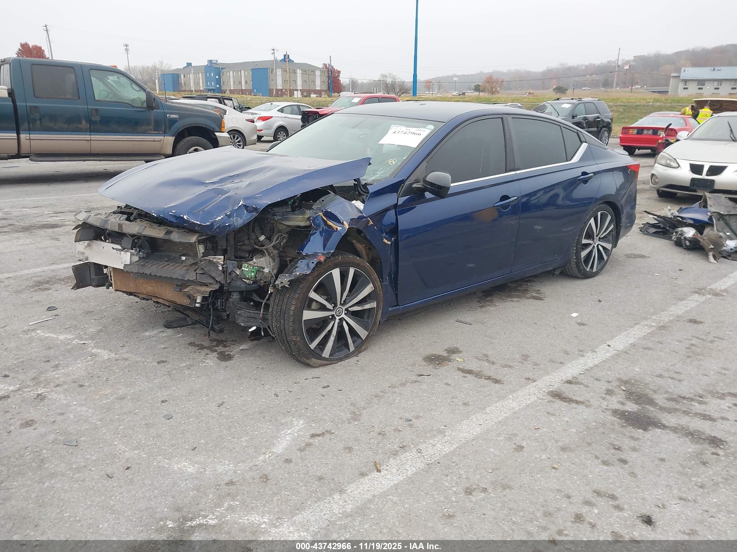NISSAN ALTIMA image 2