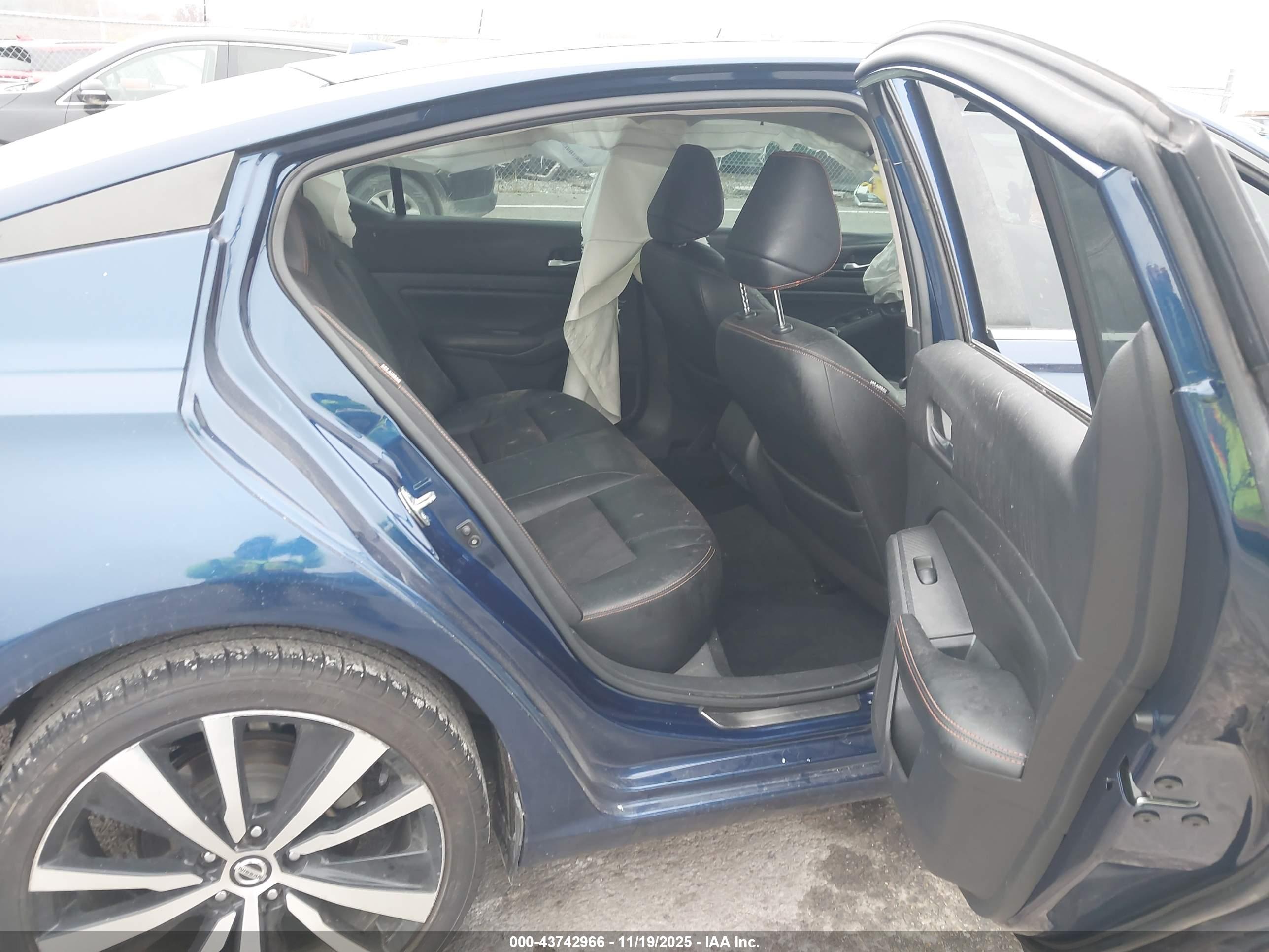 NISSAN ALTIMA image 8