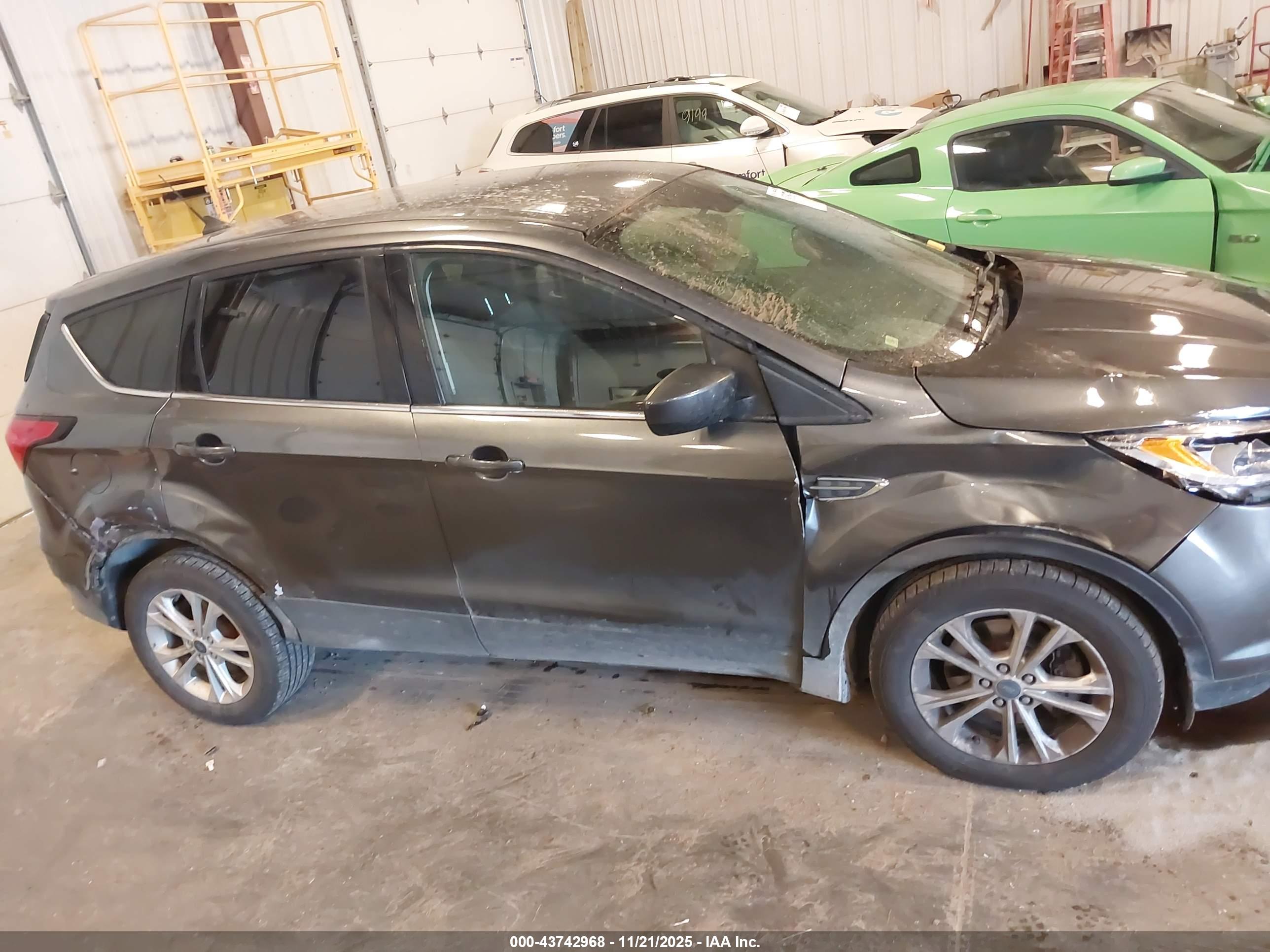 FORD ESCAPE image 6