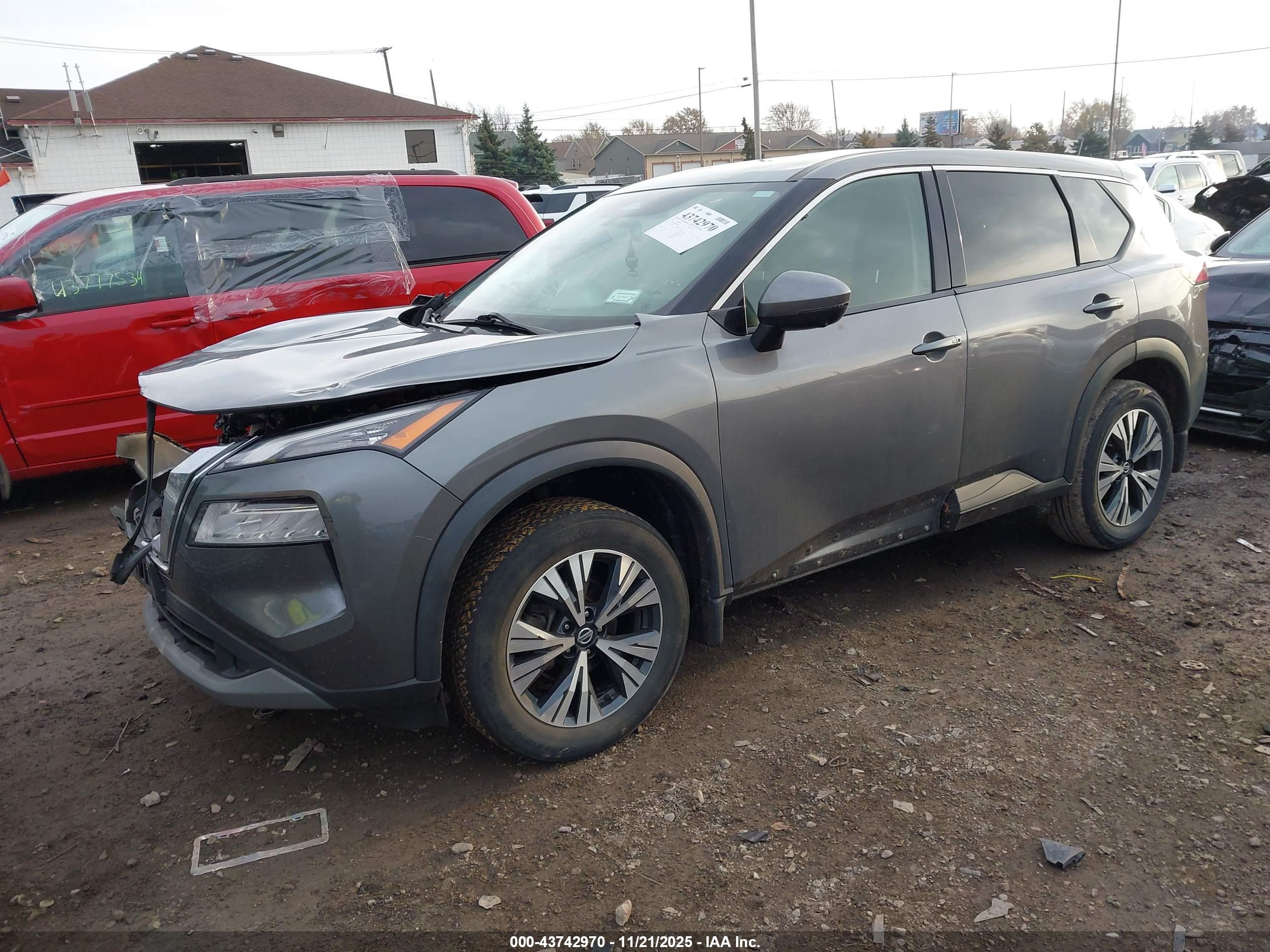 NISSAN ROGUE image 2