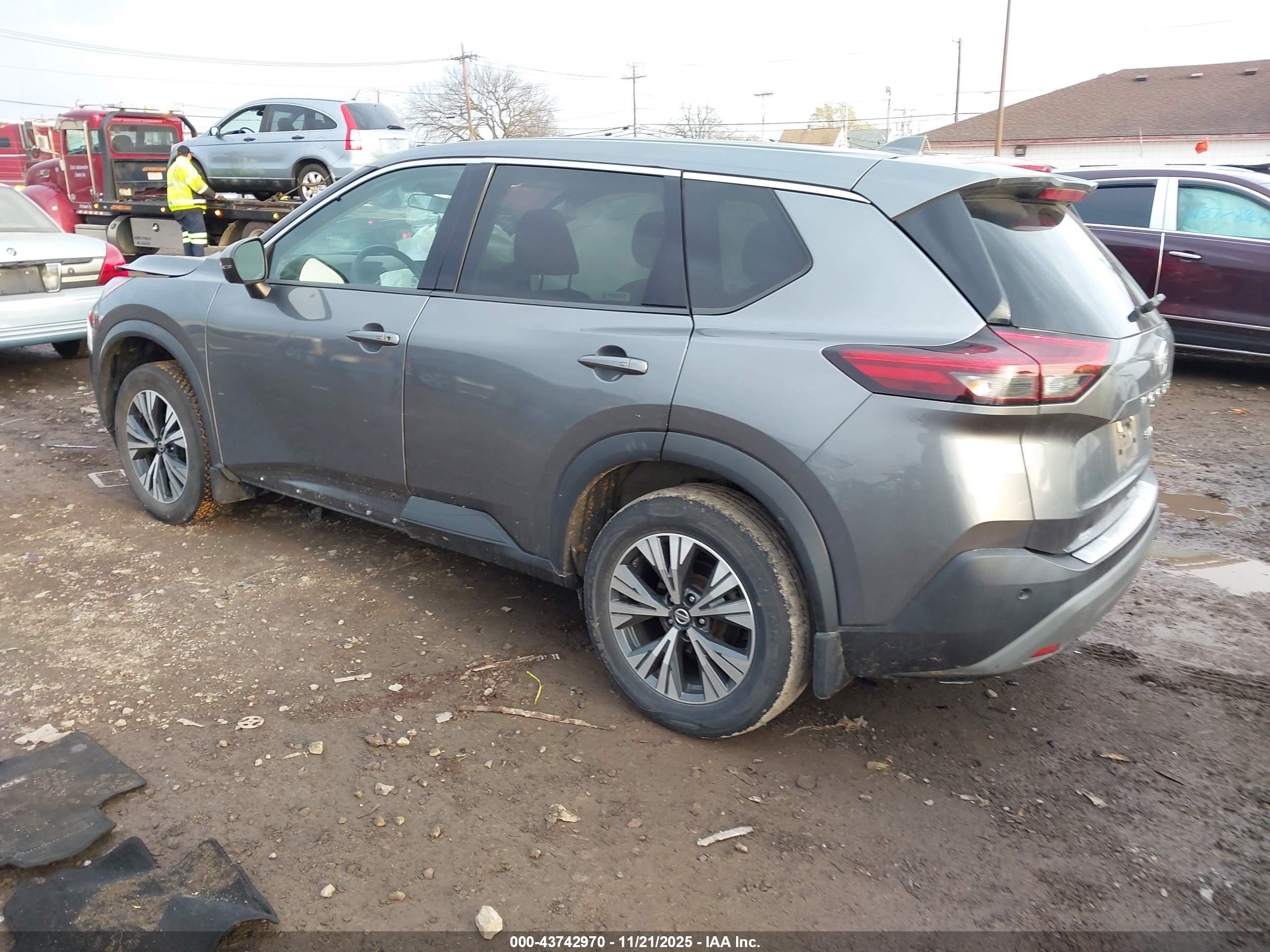 NISSAN ROGUE image 3