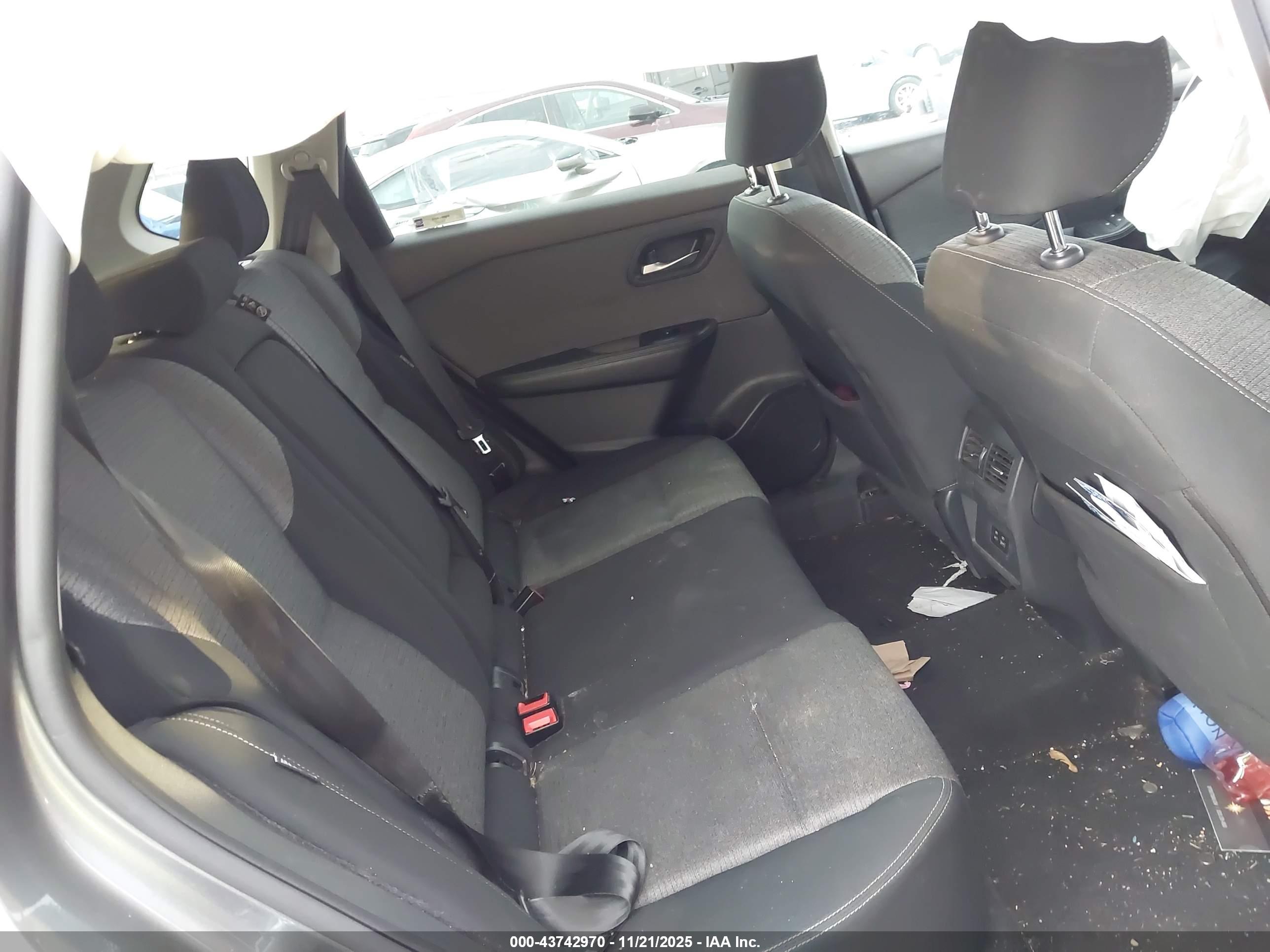 NISSAN ROGUE image 8