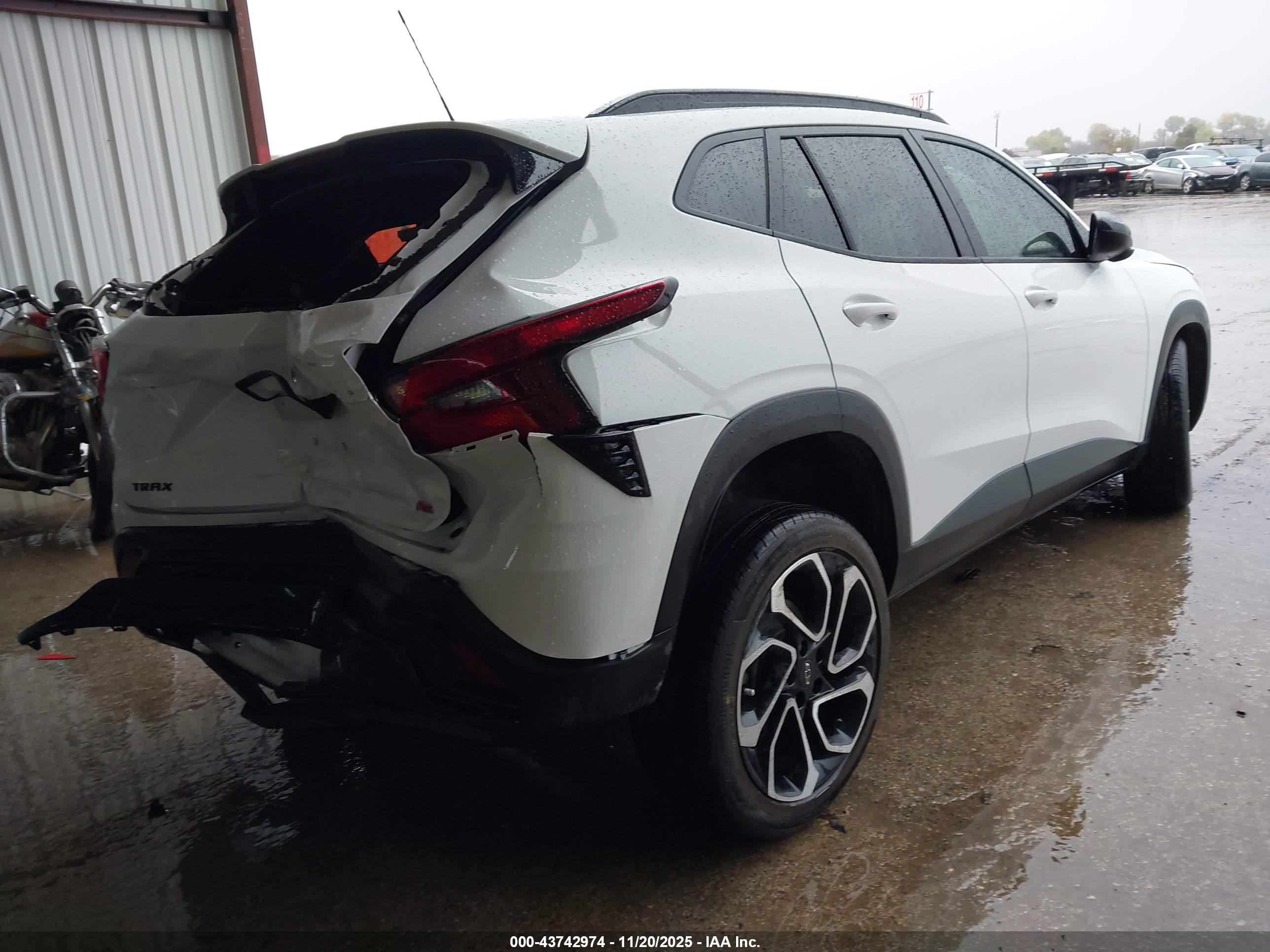 CHEVROLET TRAX image 4