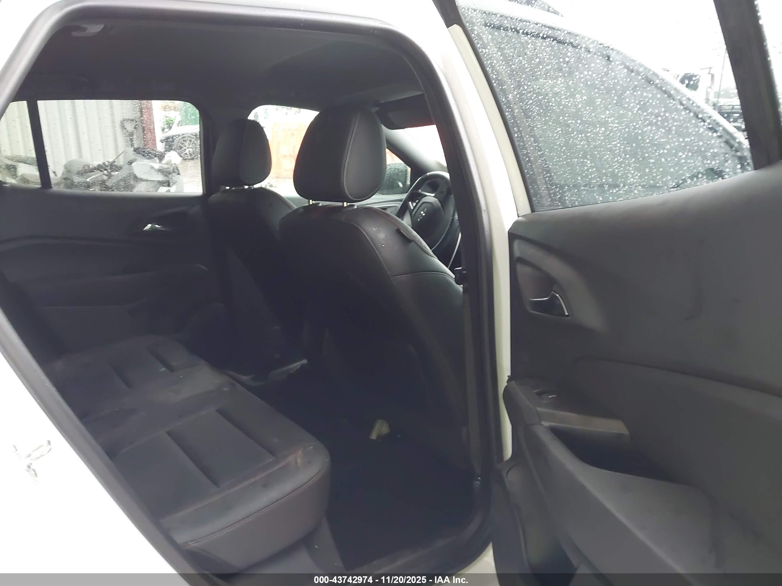 CHEVROLET TRAX image 8