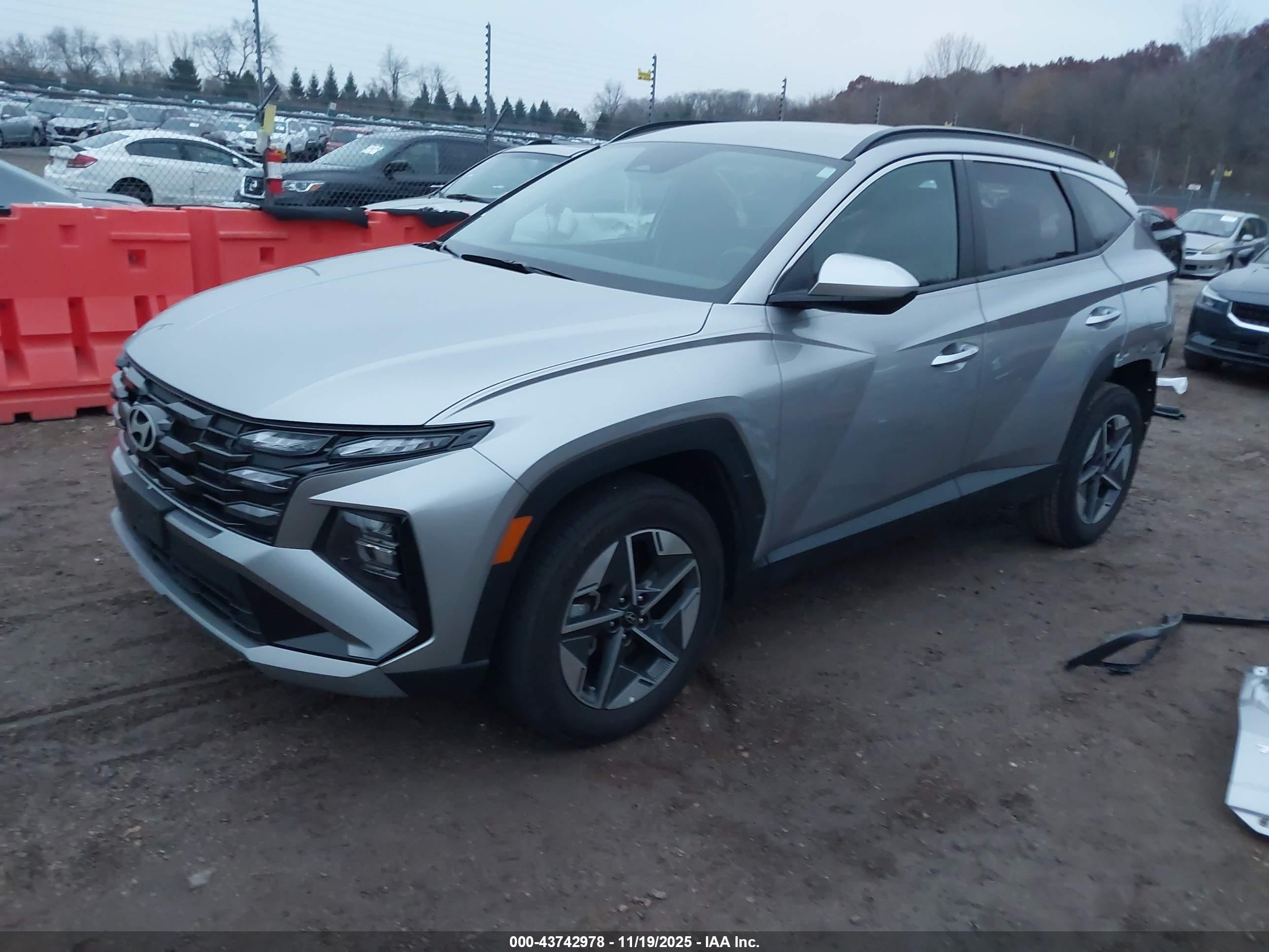 HYUNDAI TUCSON image 2