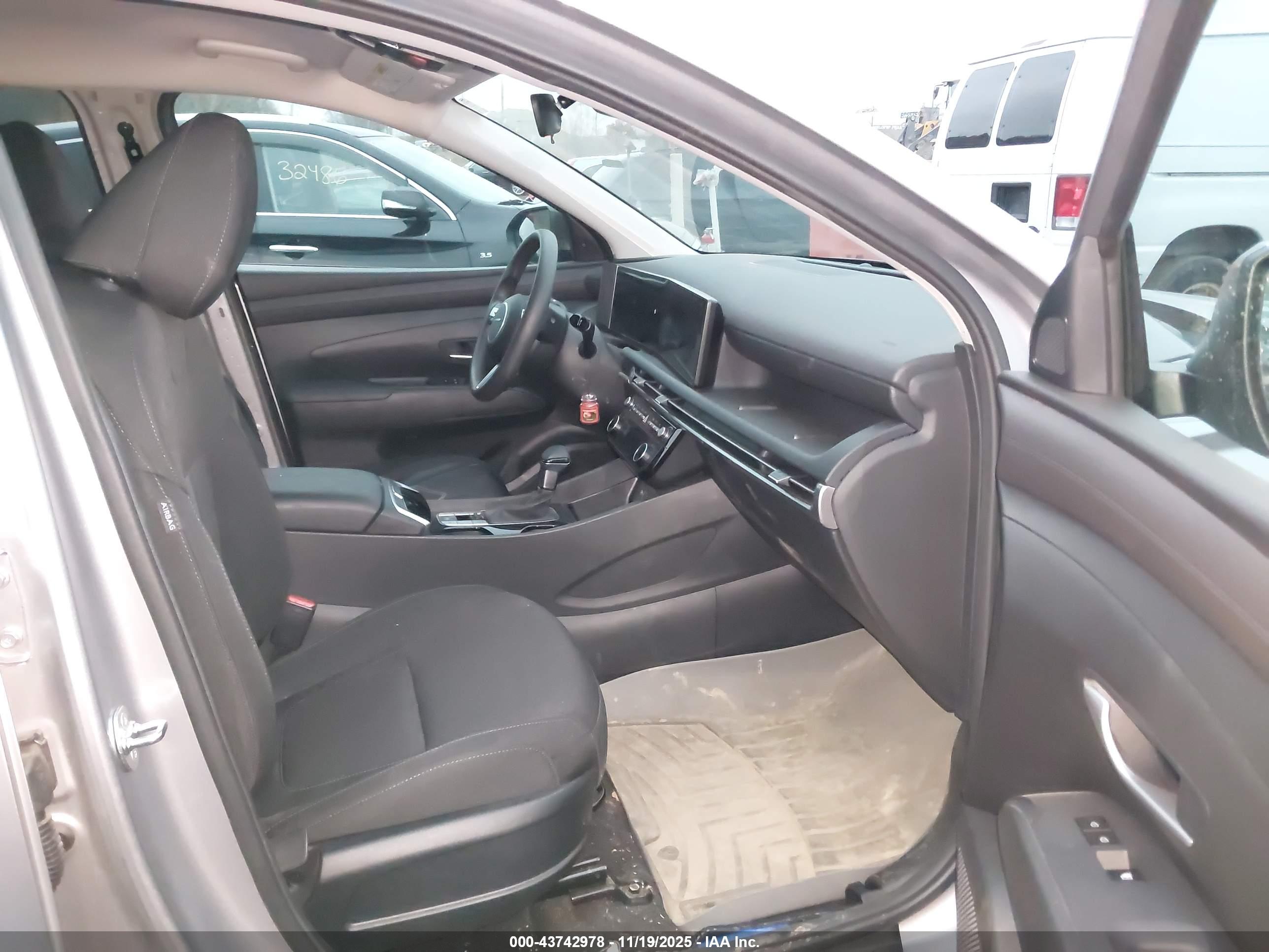 HYUNDAI TUCSON image 5
