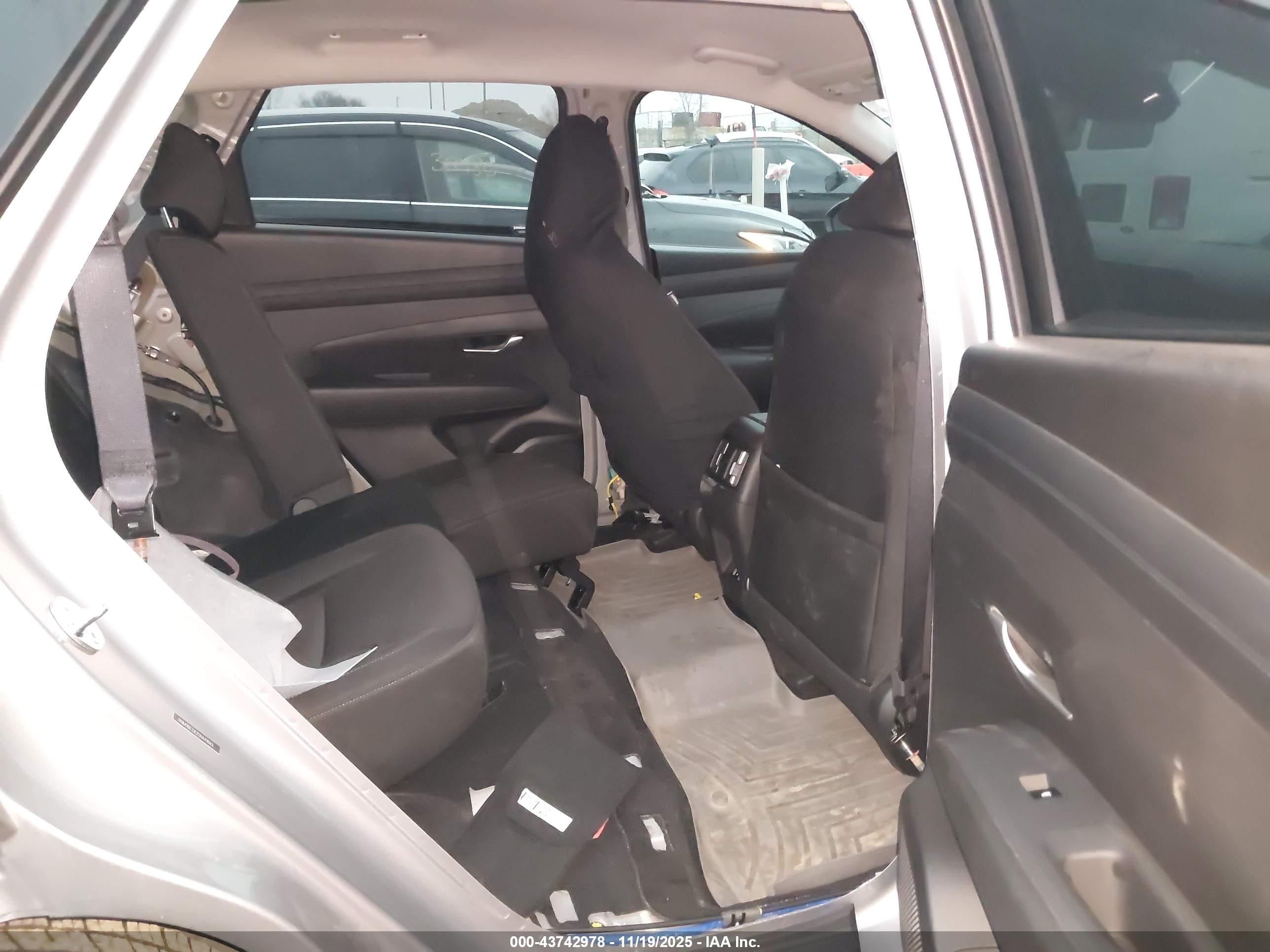 HYUNDAI TUCSON image 8