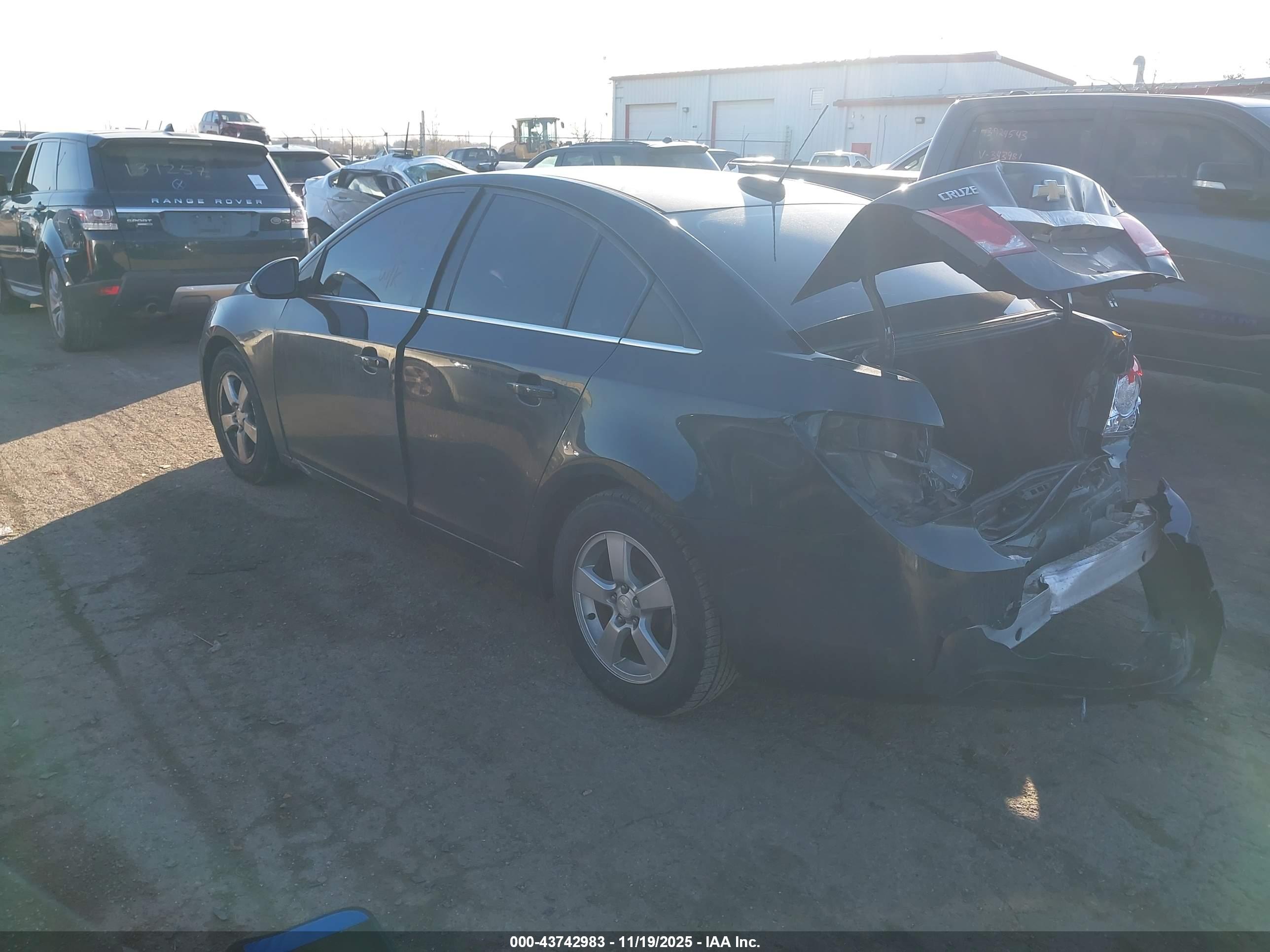 CHEVROLET CRUZE image 3