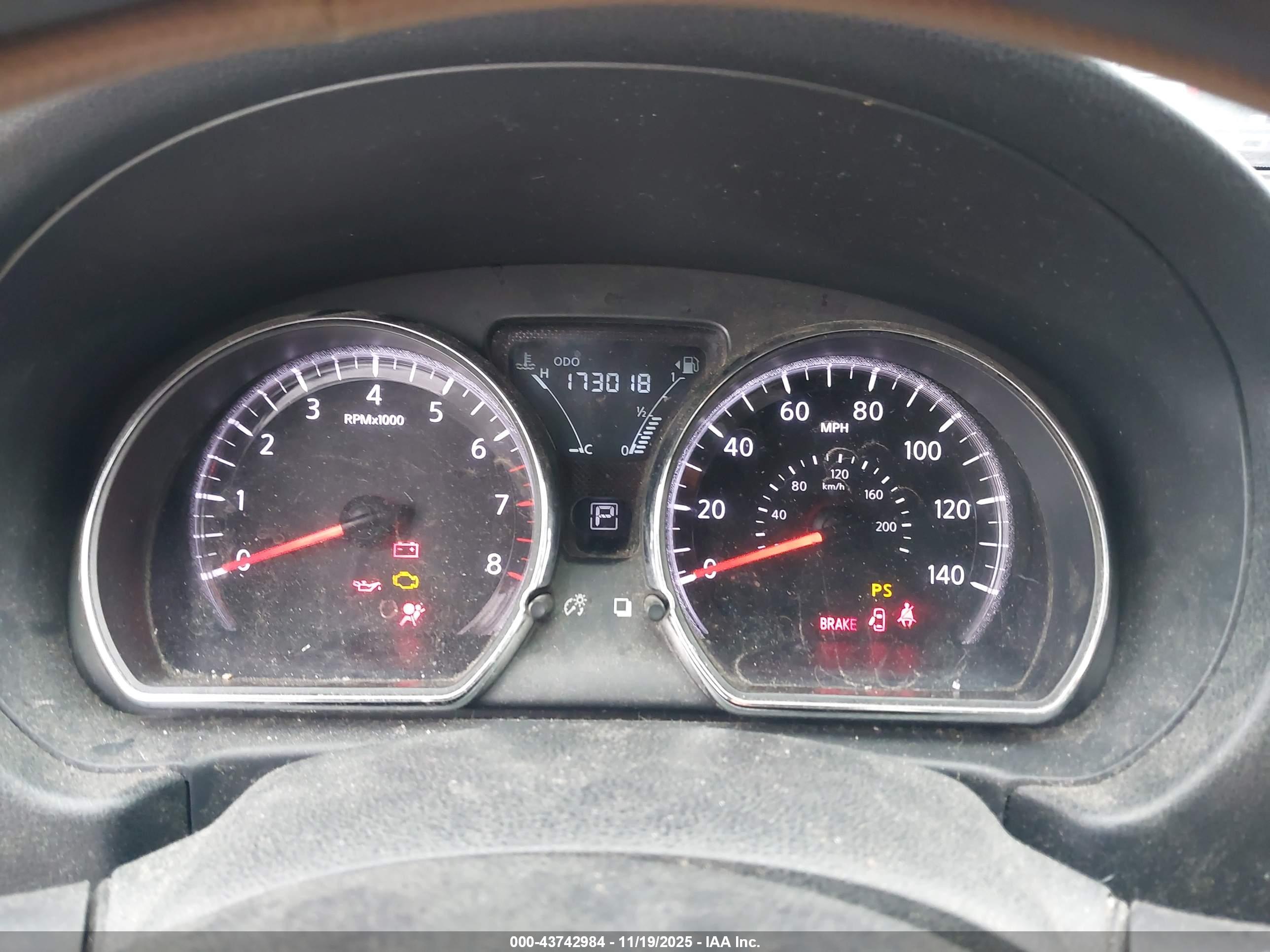 NISSAN VERSA image 7