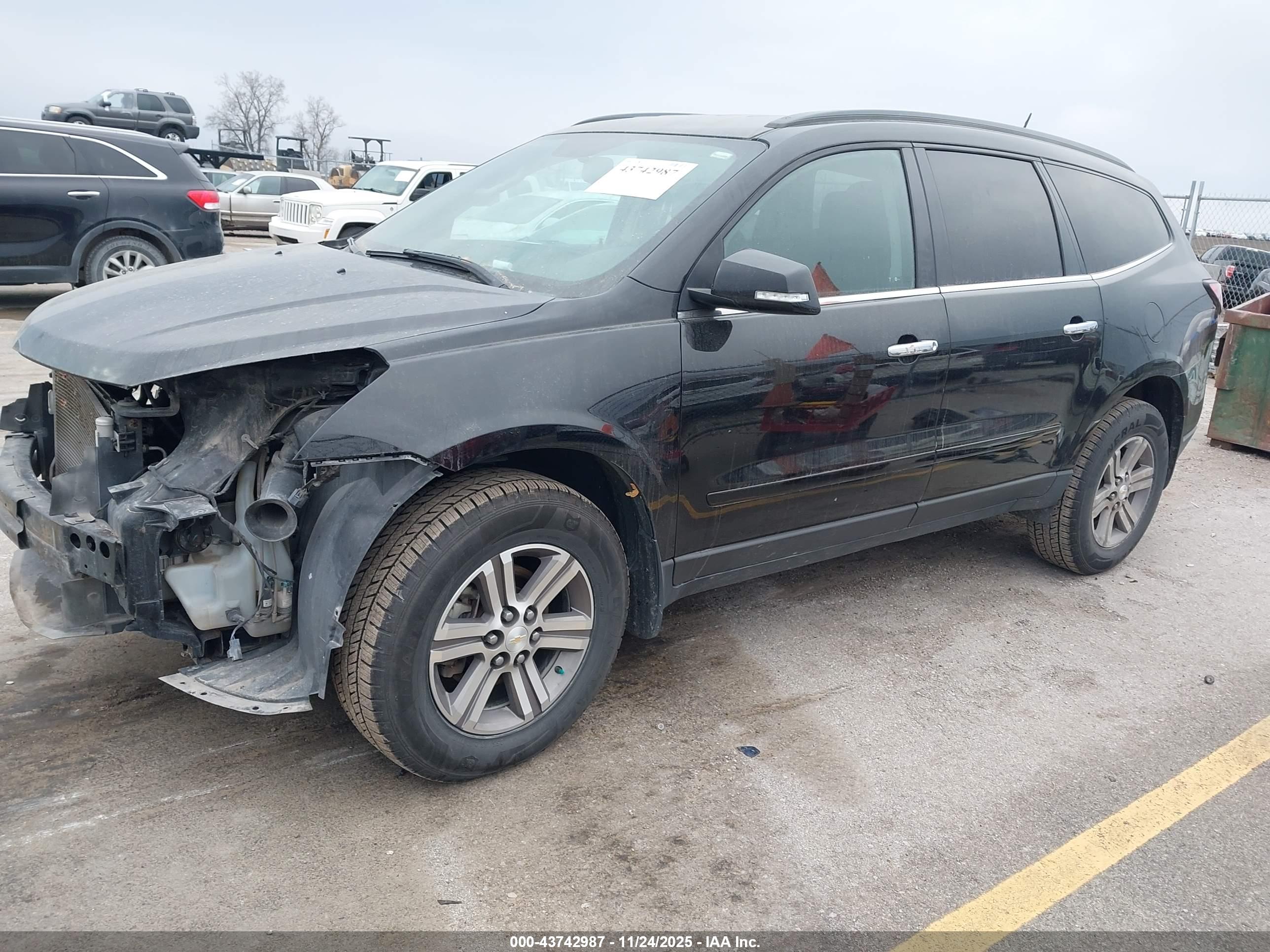 CHEVROLET TRAVERSE image 2