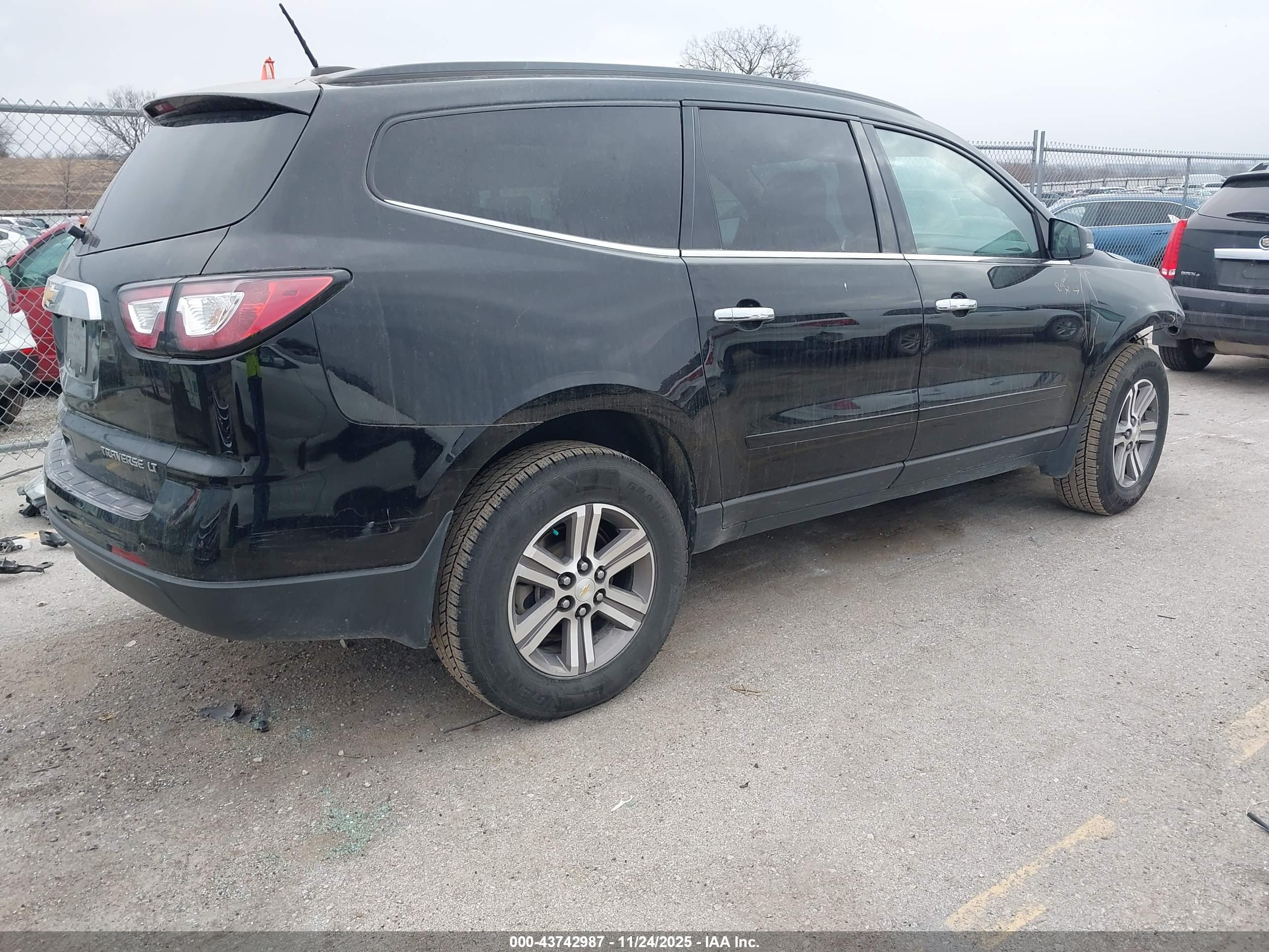 CHEVROLET TRAVERSE image 4
