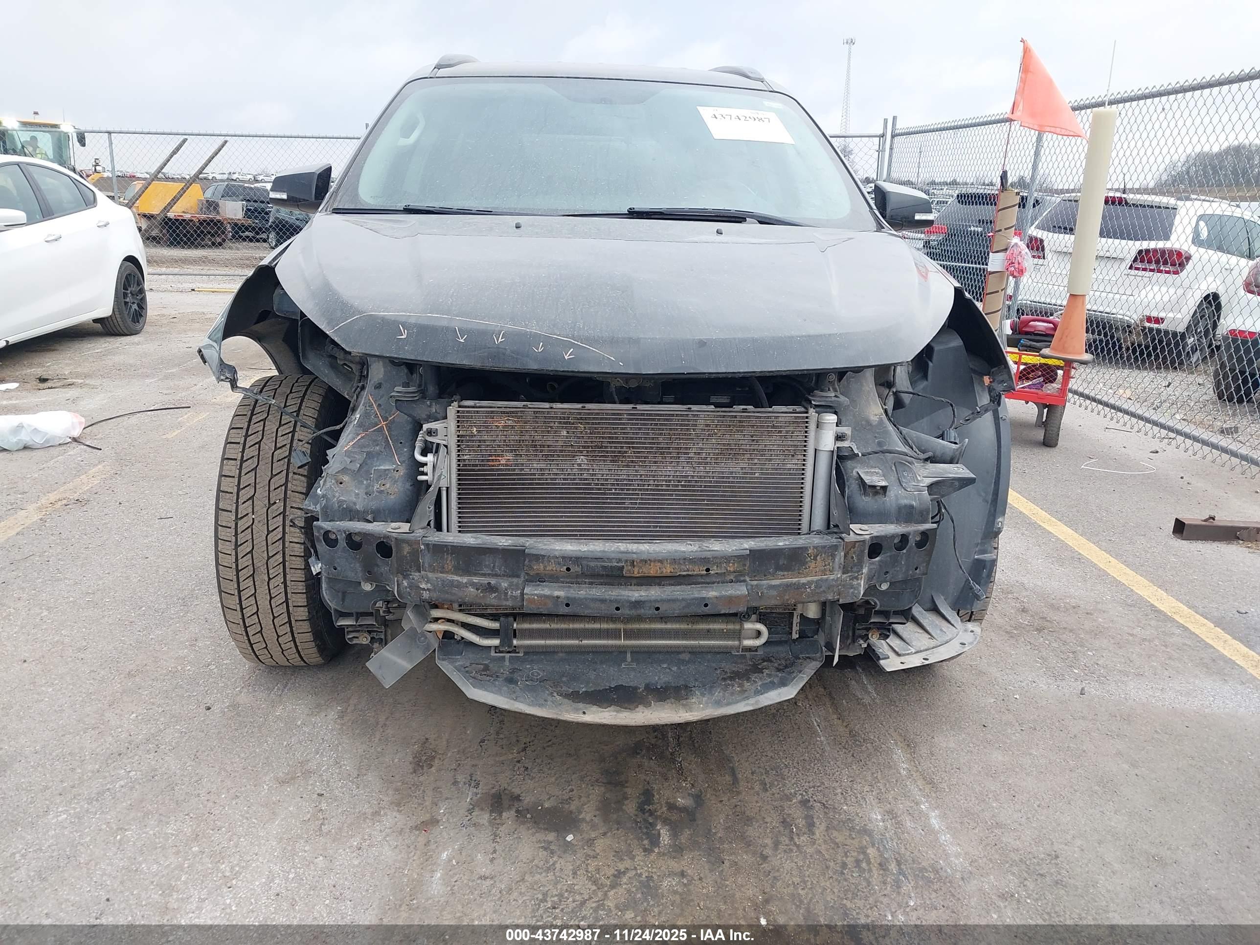 CHEVROLET TRAVERSE image 6