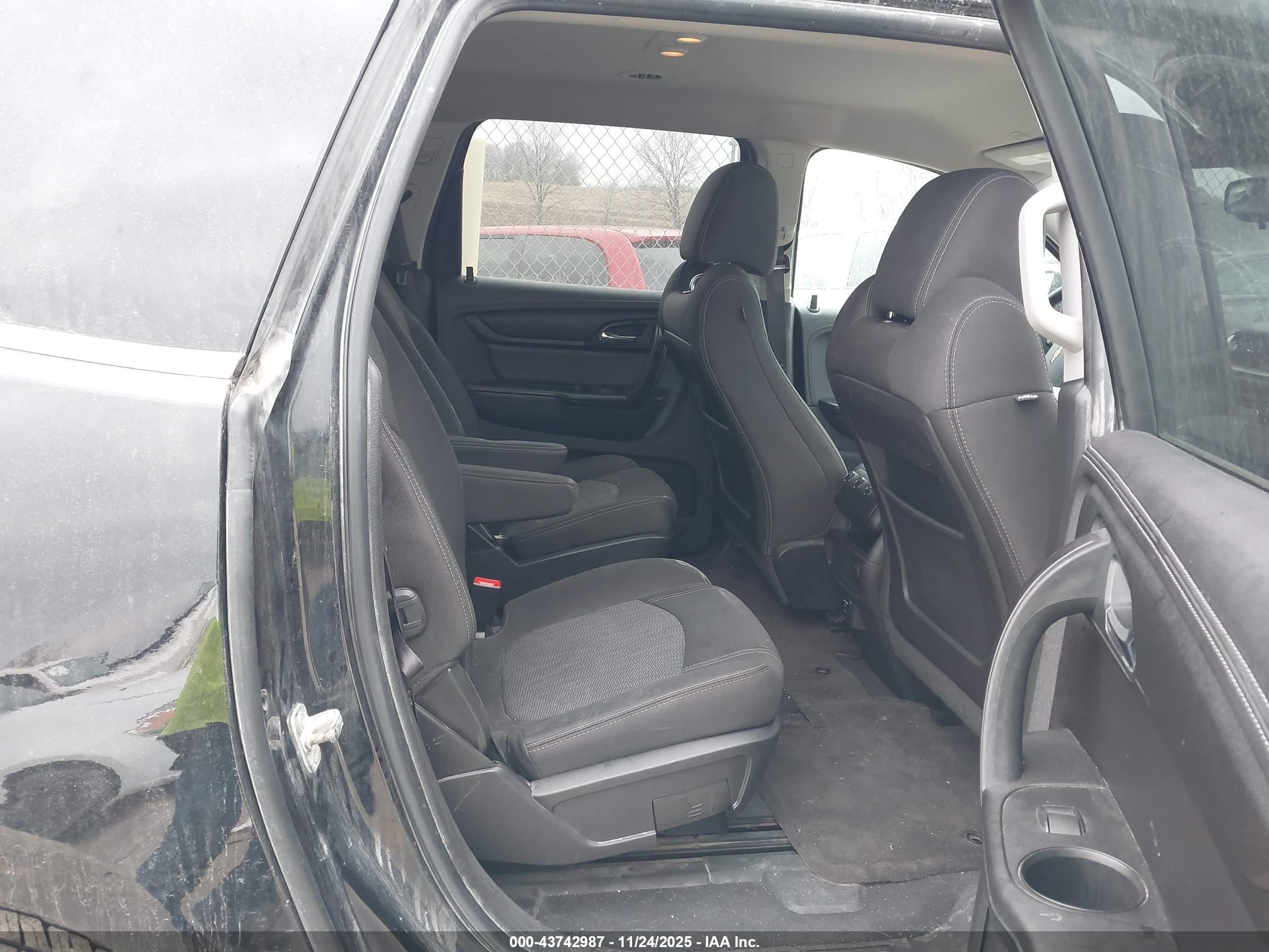 CHEVROLET TRAVERSE image 8