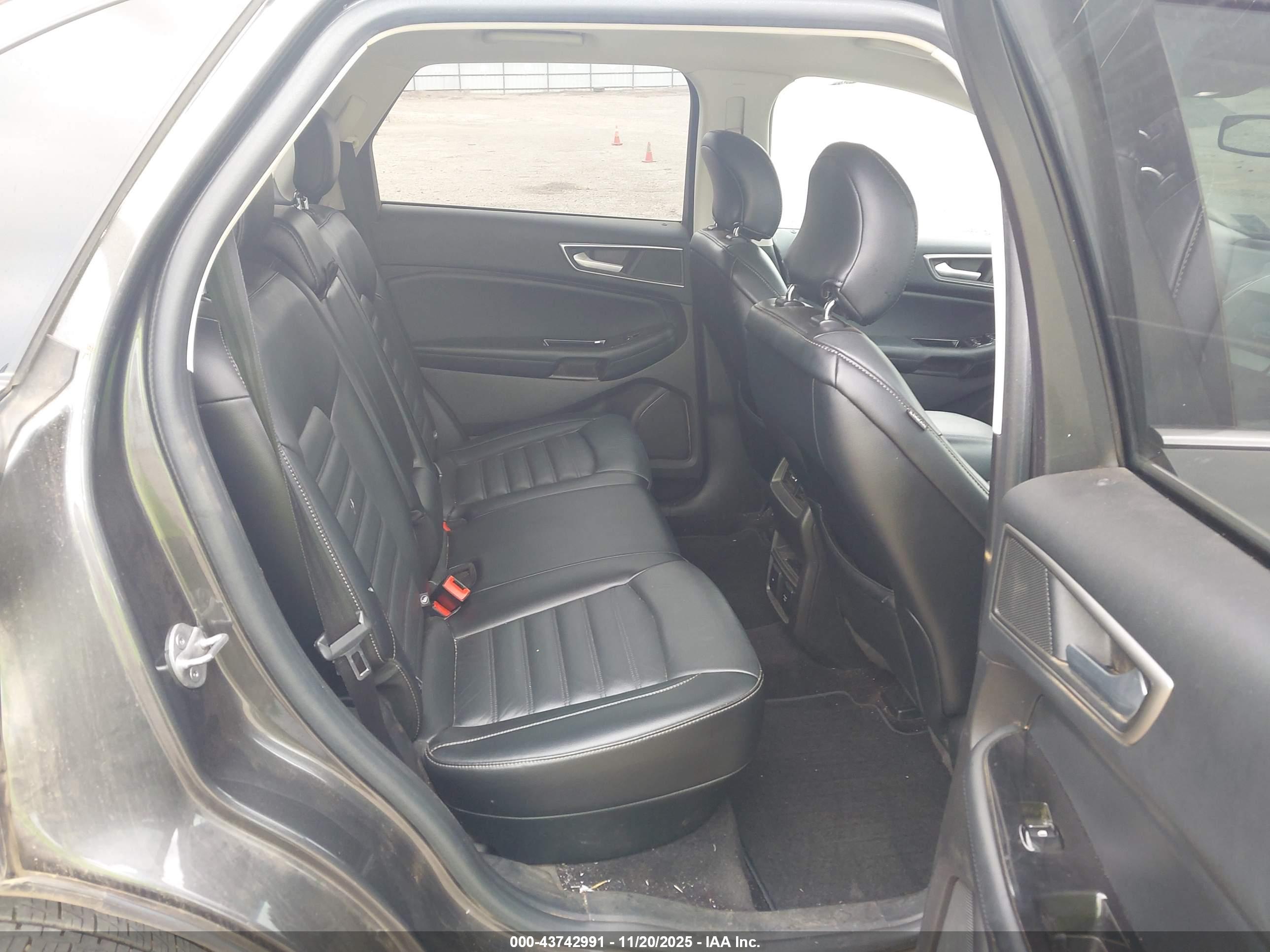 FORD EDGE image 8