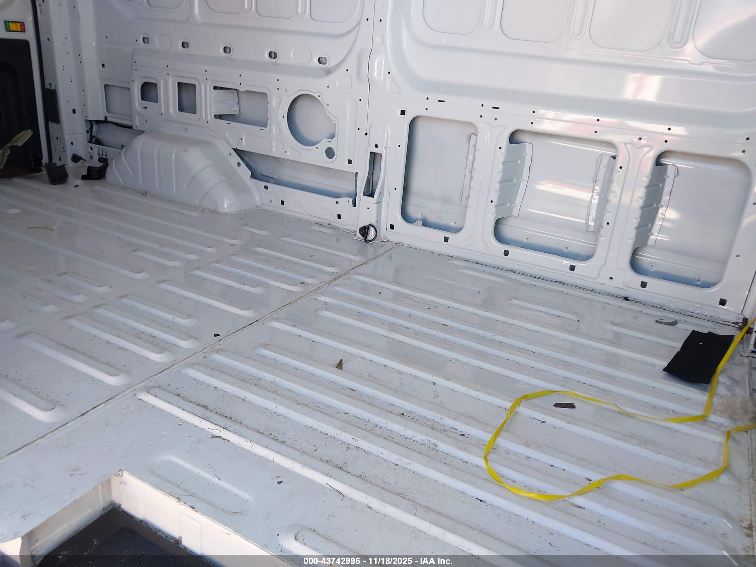 FORD TRANSIT-250 image 8
