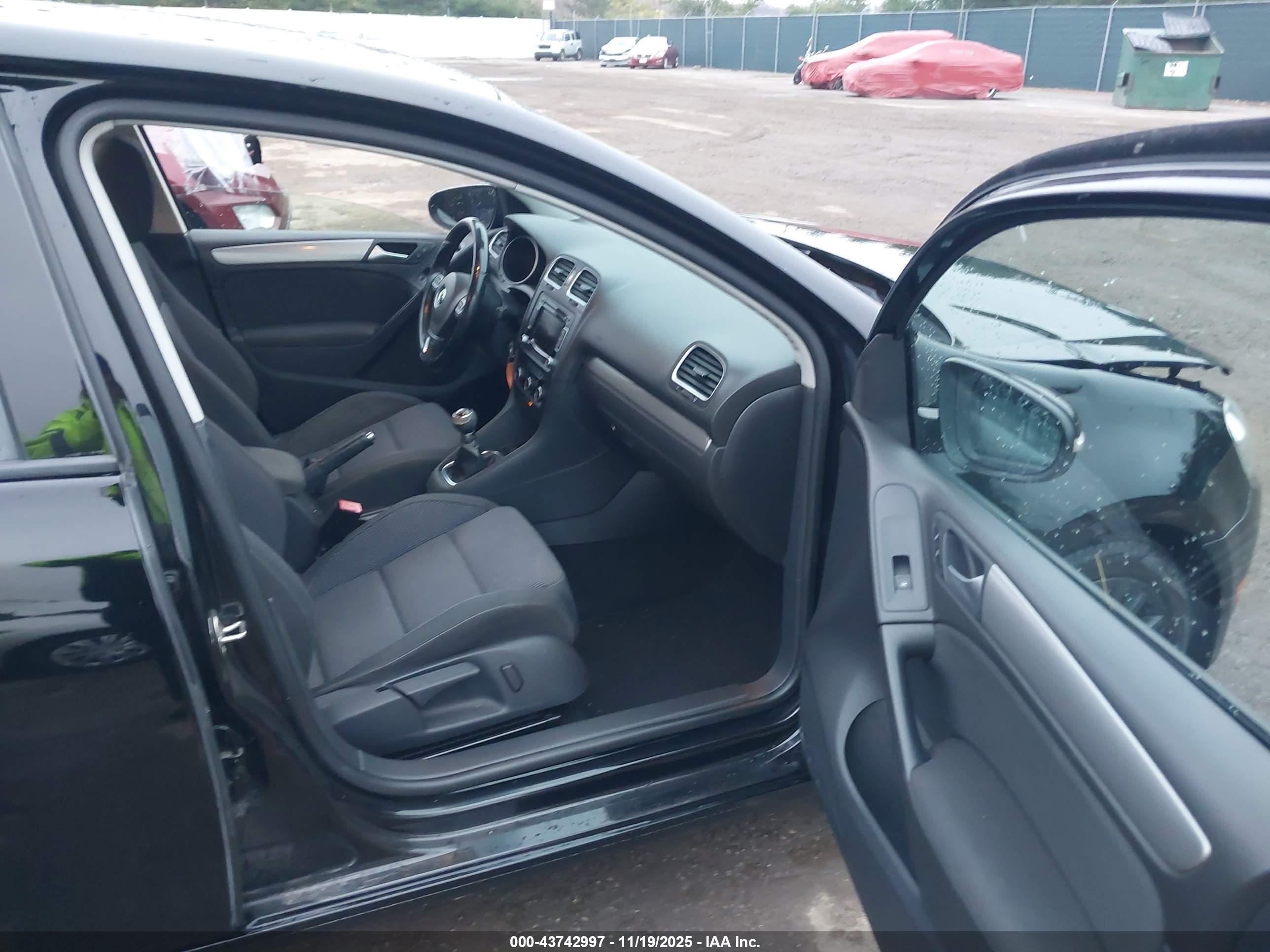 VOLKSWAGEN GOLF image 5
