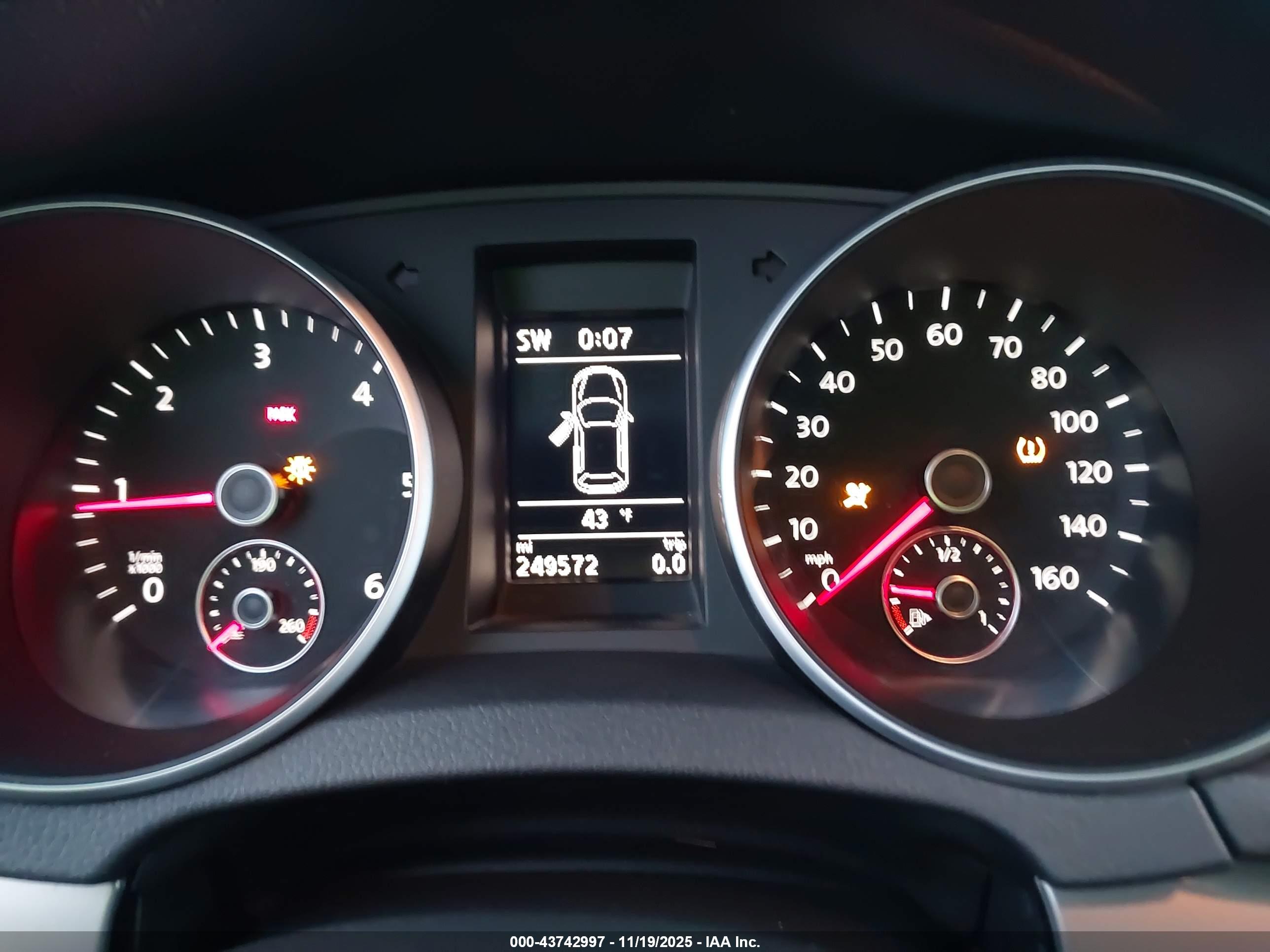 VOLKSWAGEN GOLF image 7
