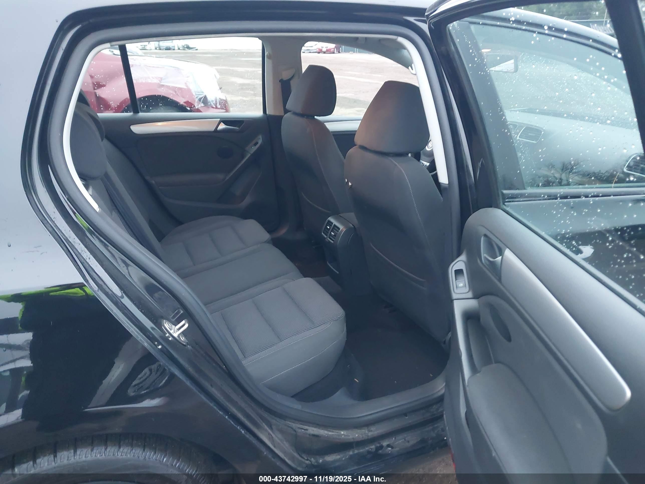 VOLKSWAGEN GOLF image 8