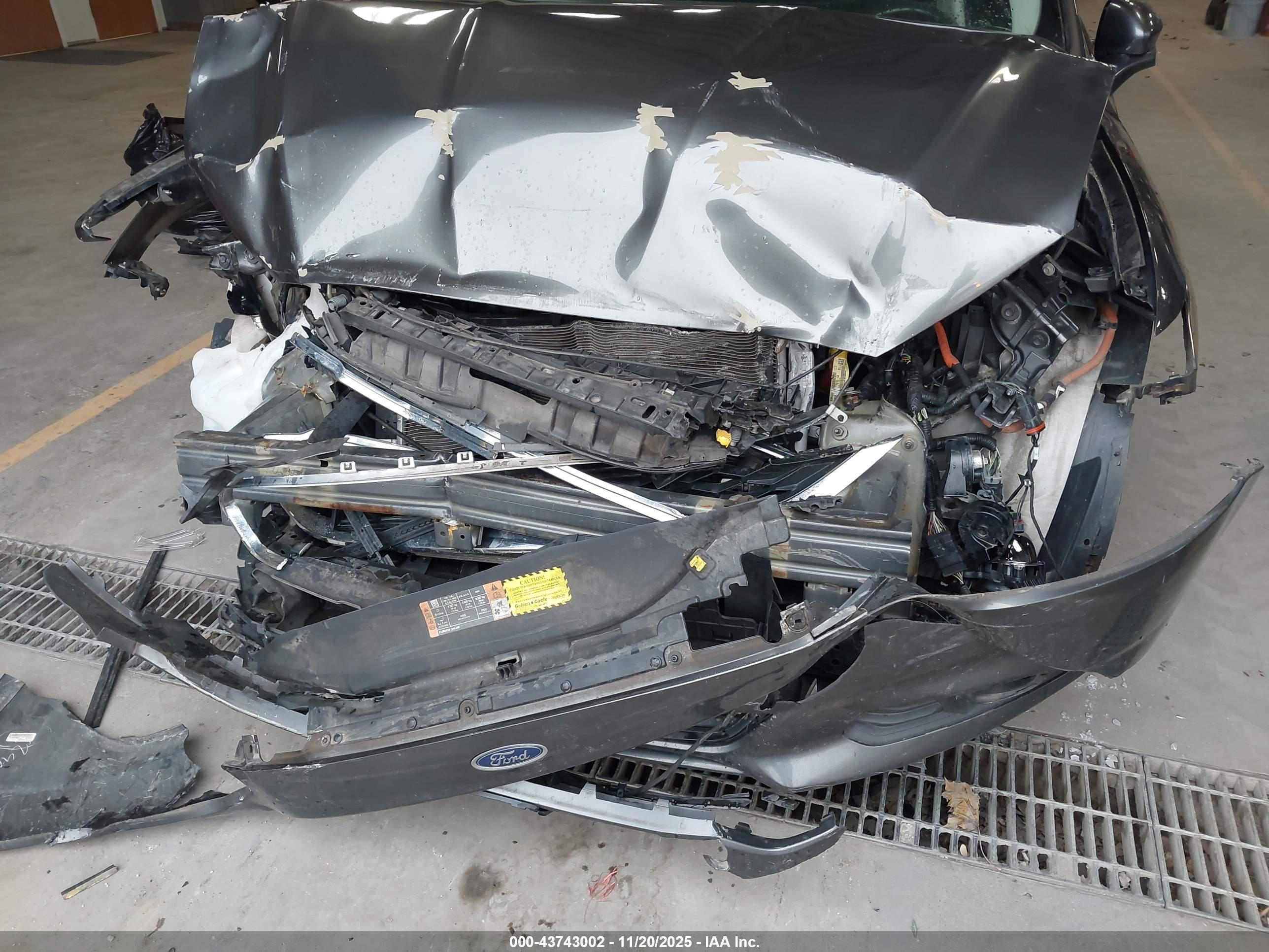 FORD FUSION image 6