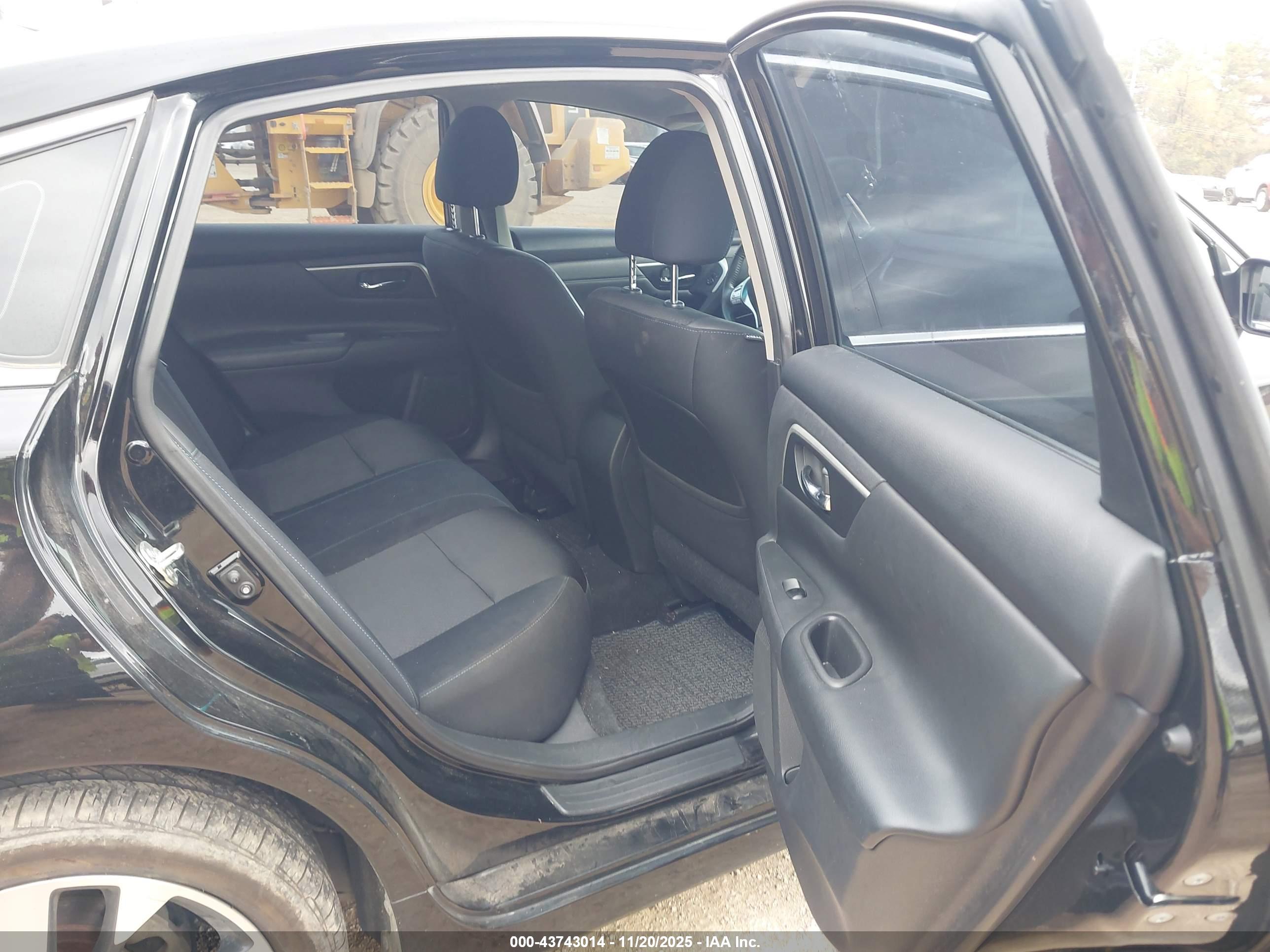 NISSAN ALTIMA image 8