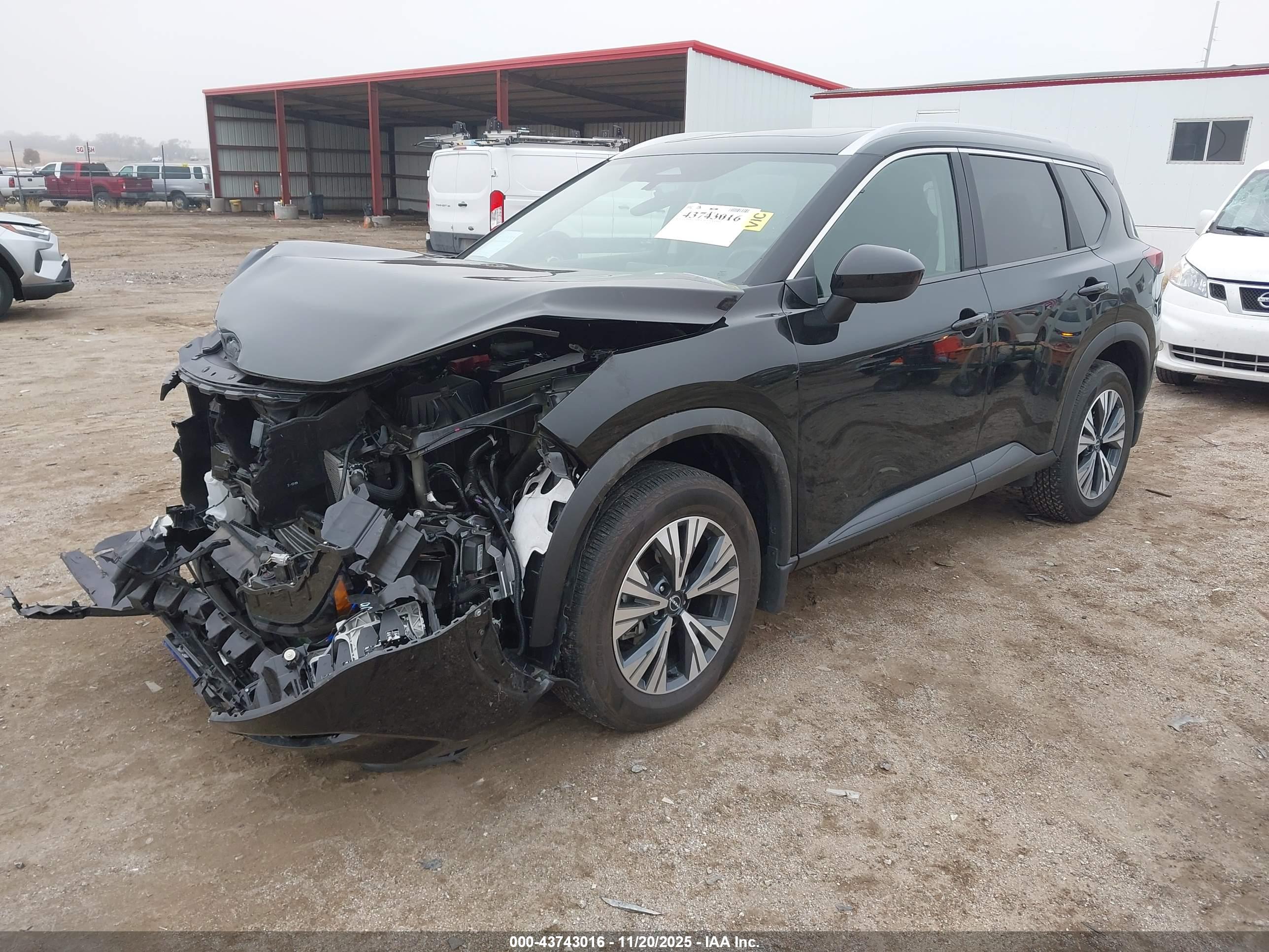 NISSAN ROGUE image 2