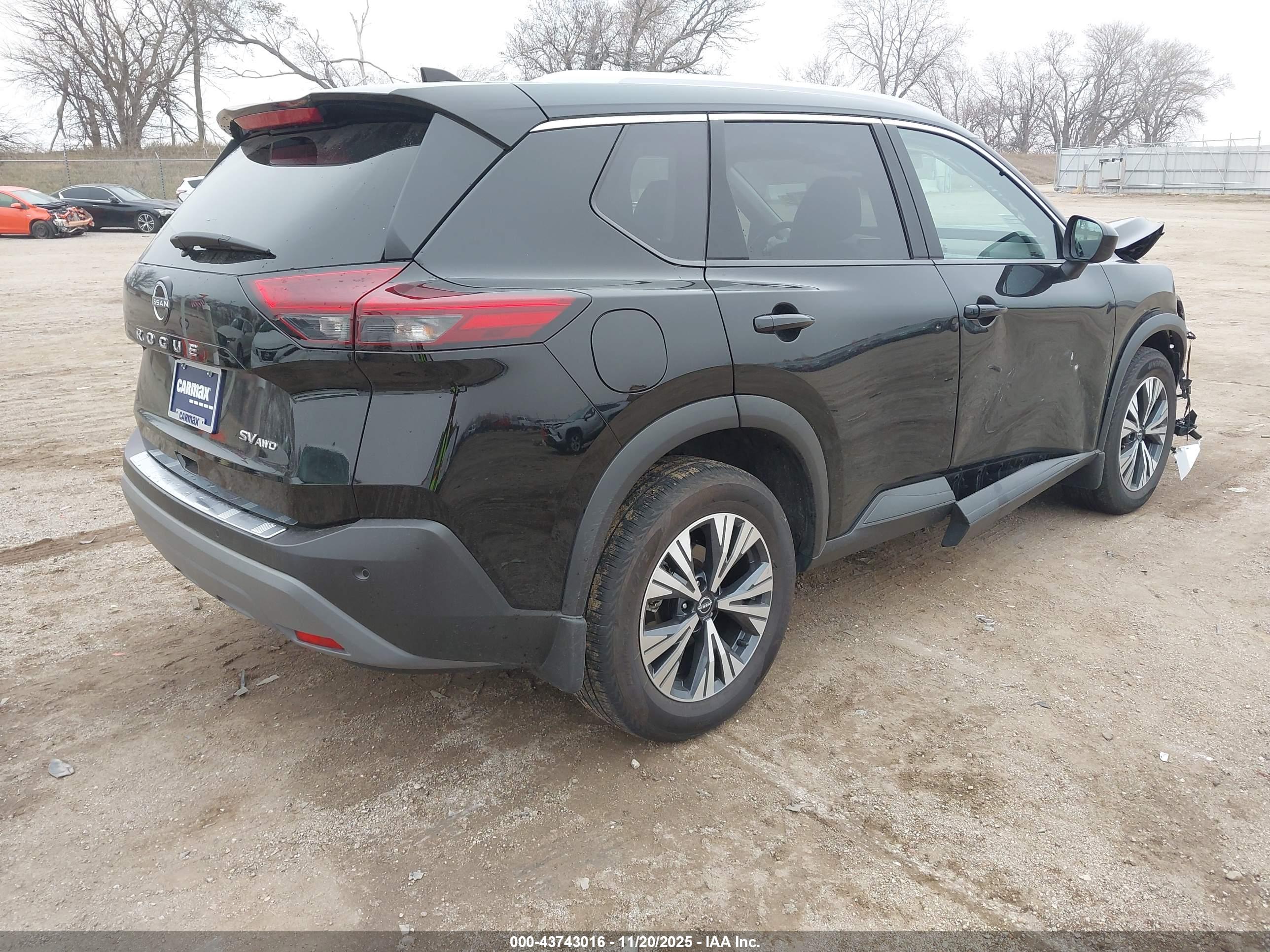 NISSAN ROGUE image 4
