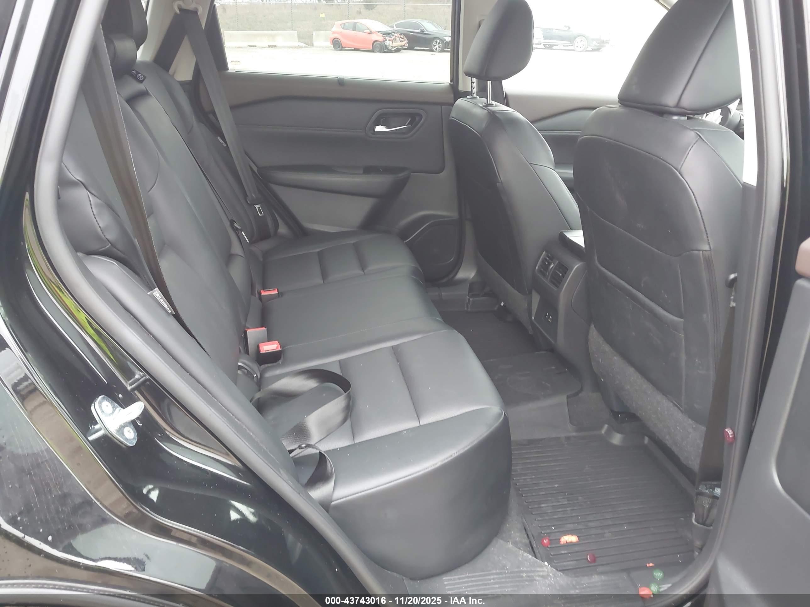NISSAN ROGUE image 8