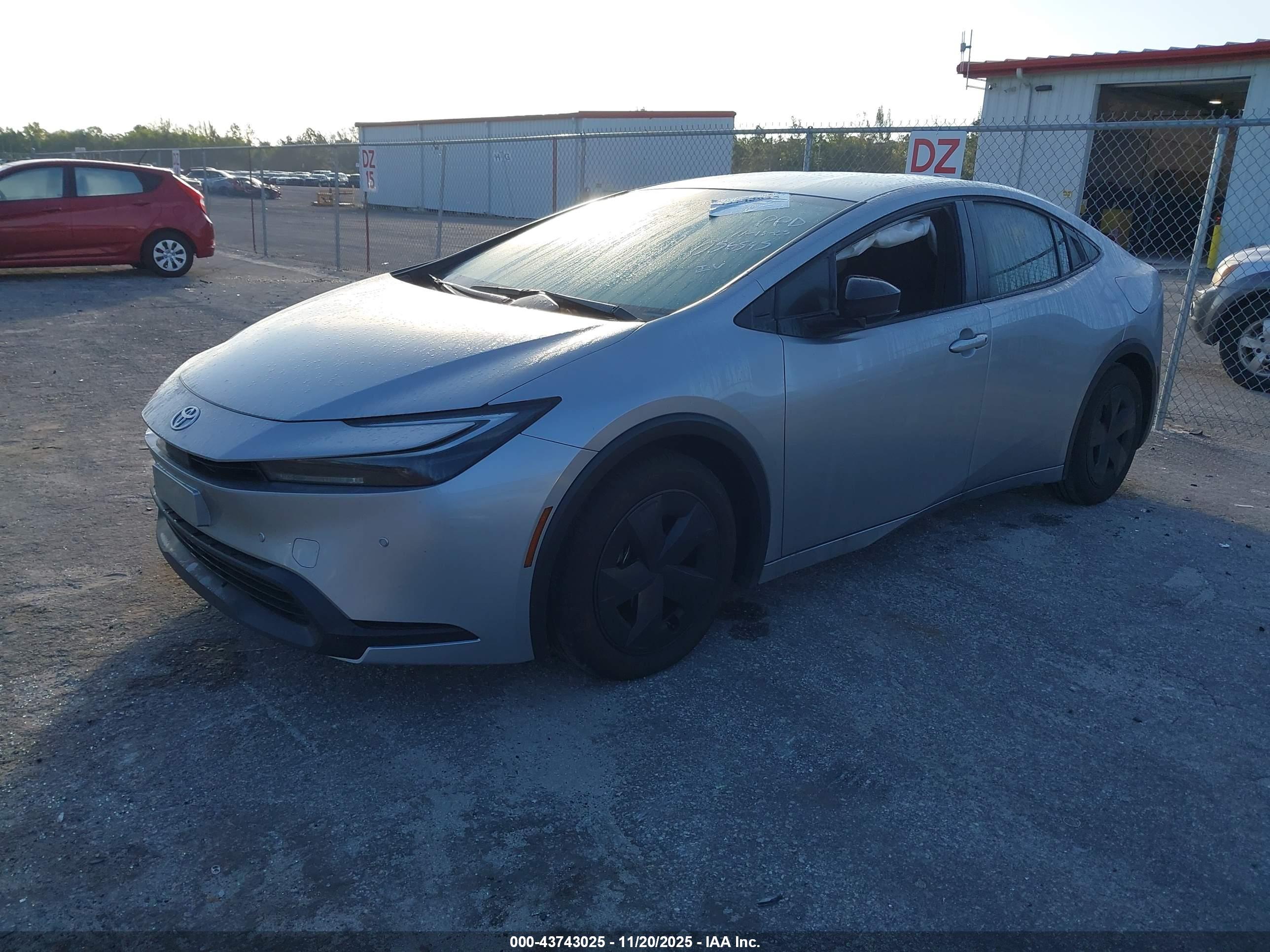 TOYOTA PRIUS image 2