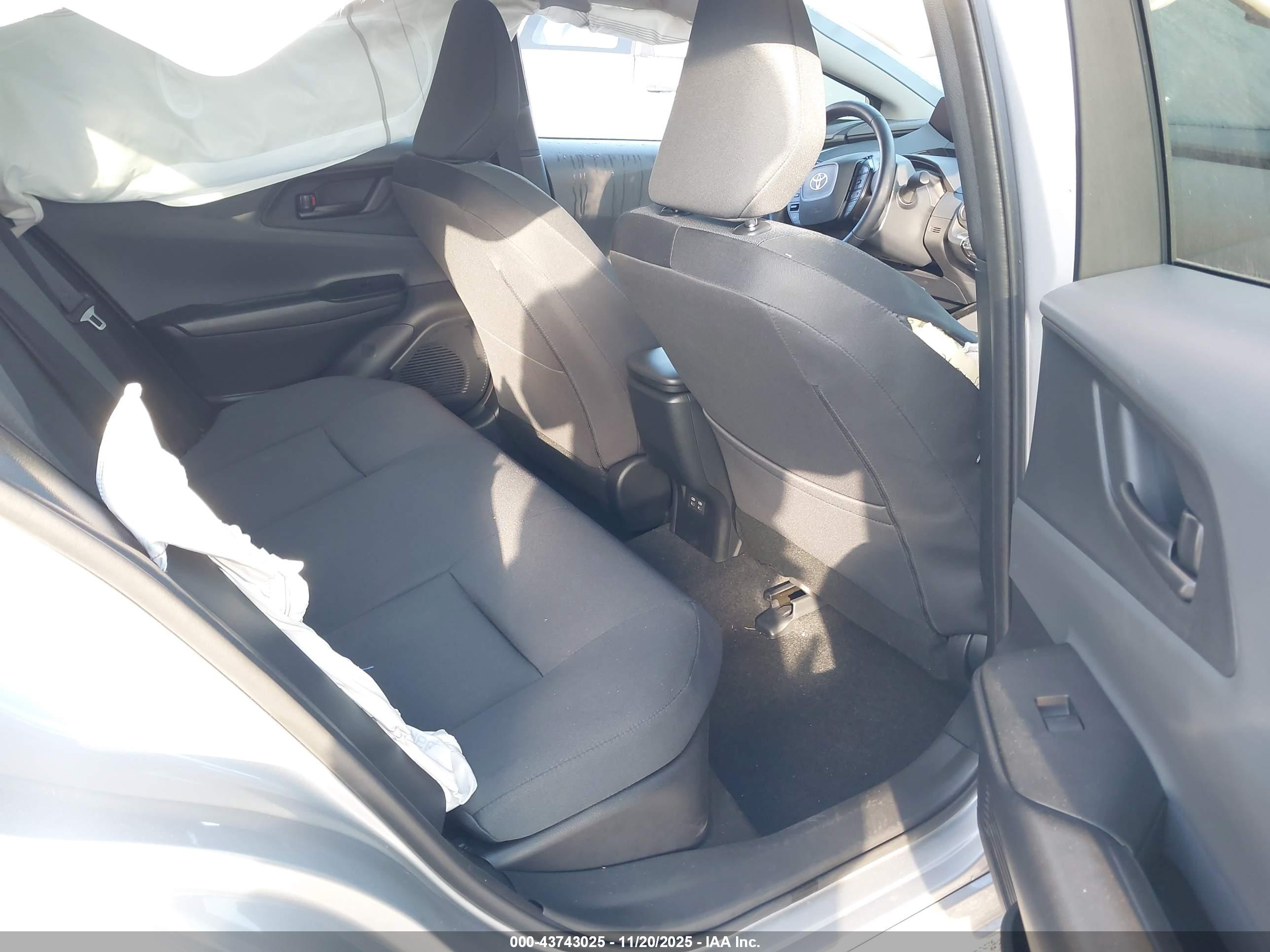 TOYOTA PRIUS image 8