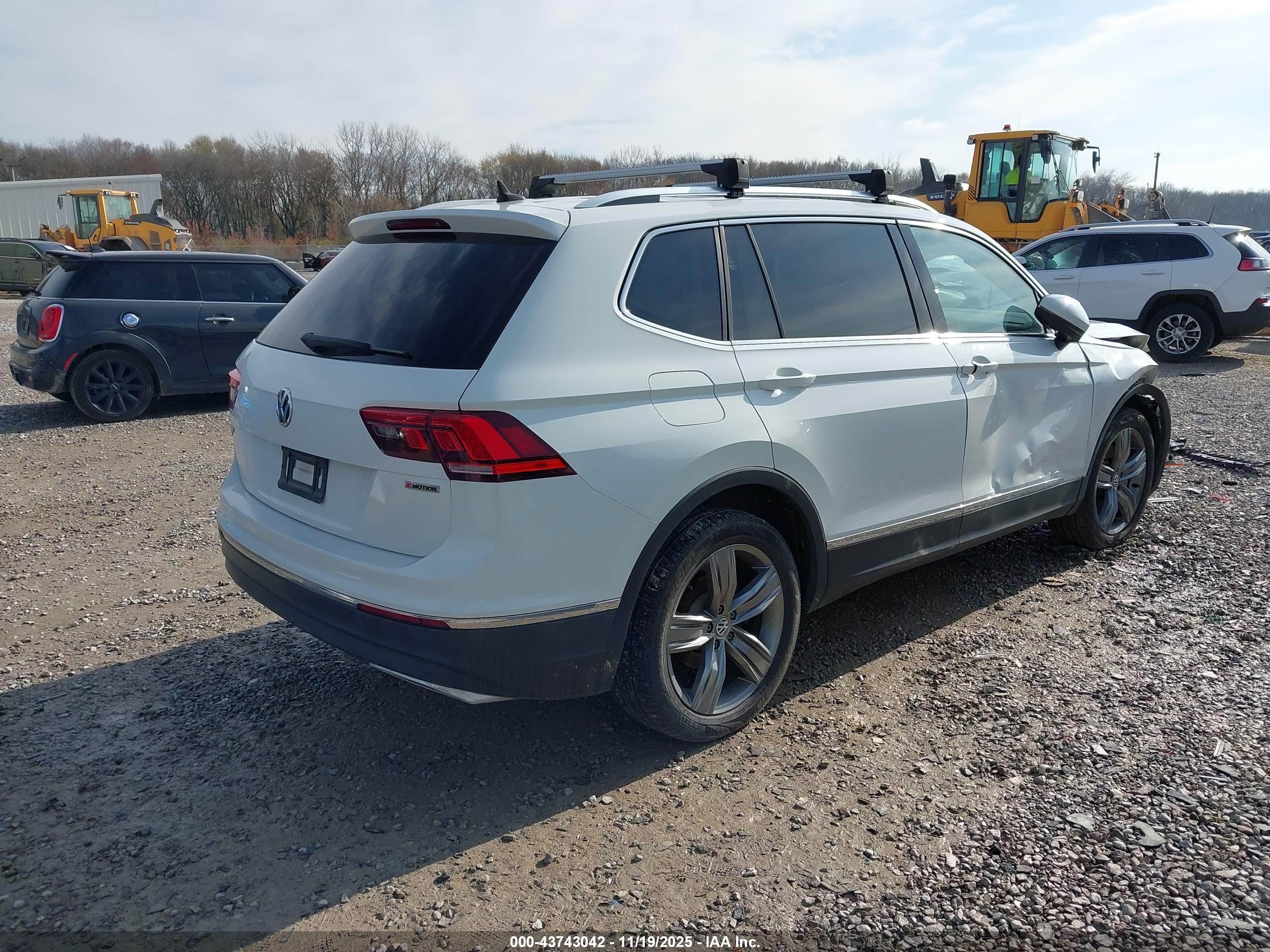VOLKSWAGEN TIGUAN image 4