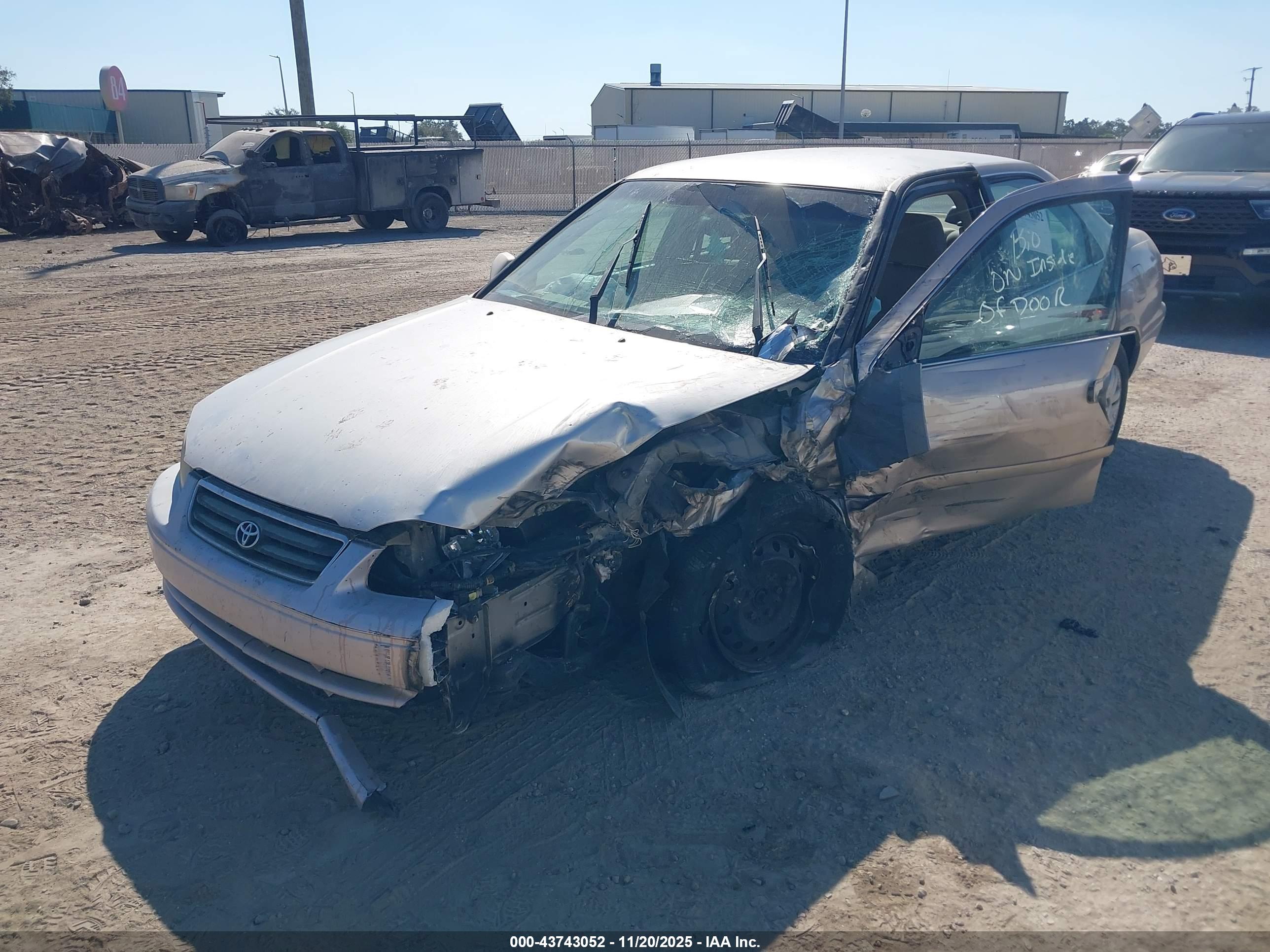 TOYOTA CAMRY image 2