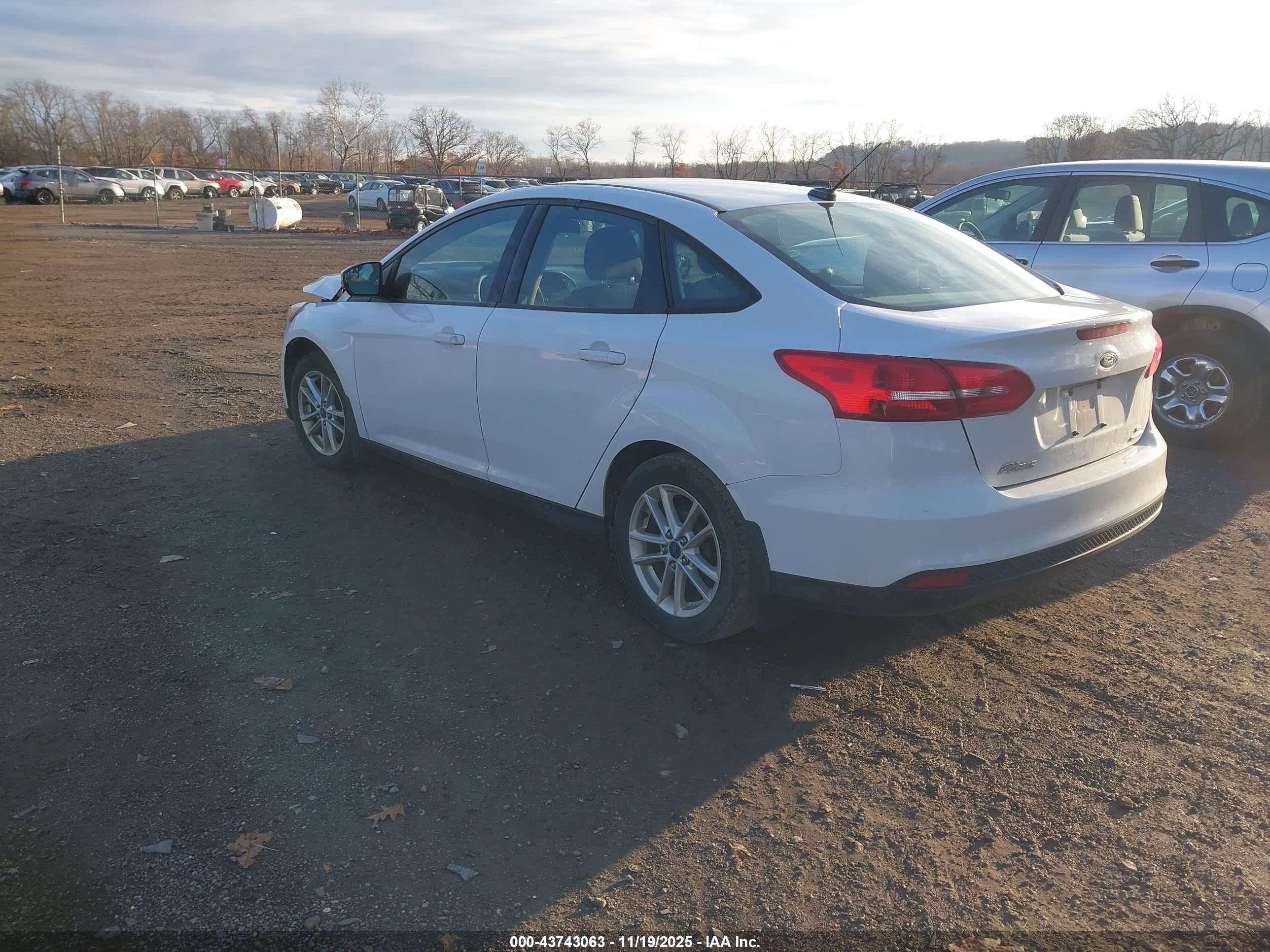 FORD FOCUS image 3