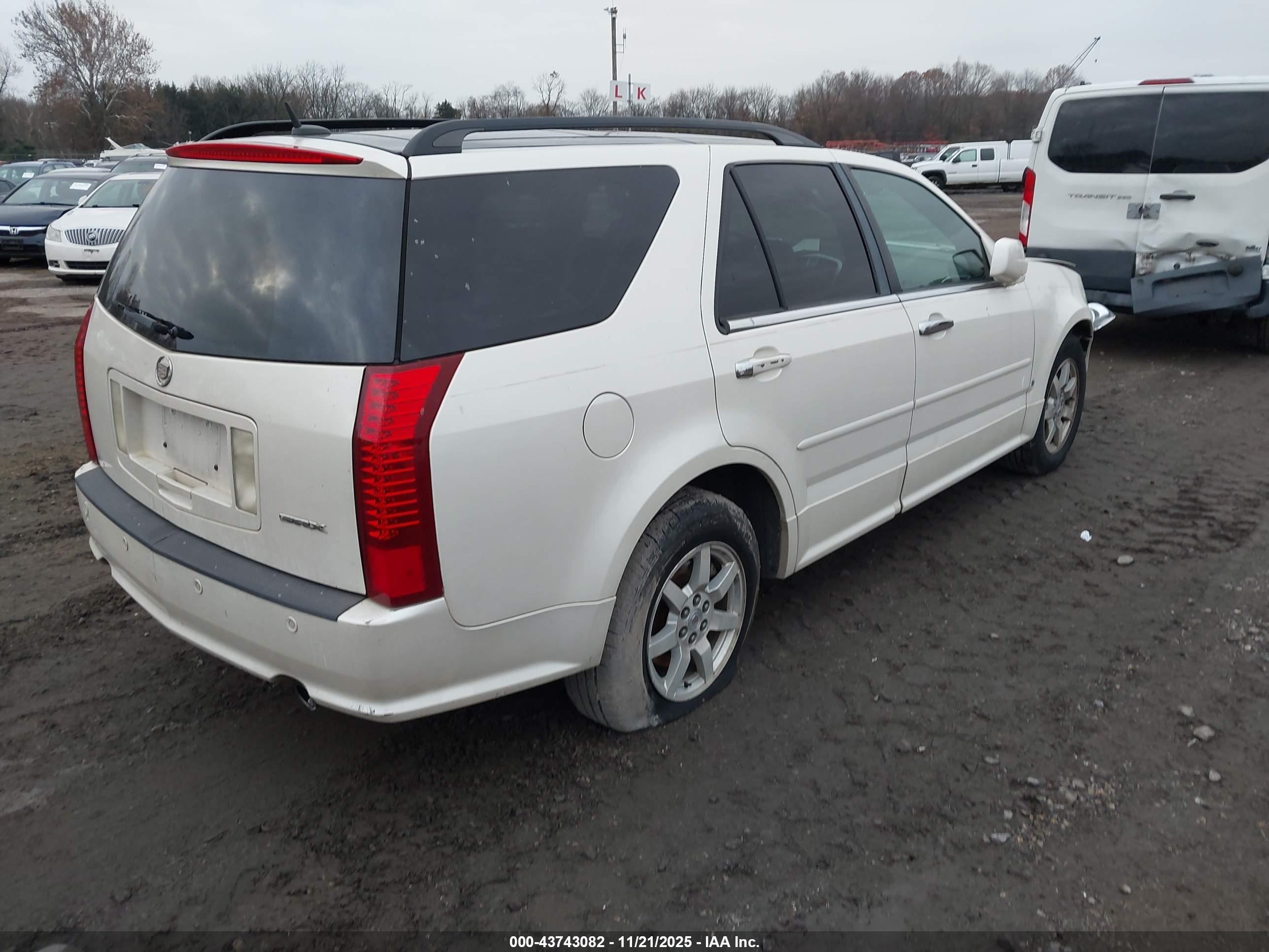 CADILLAC SRX image 4
