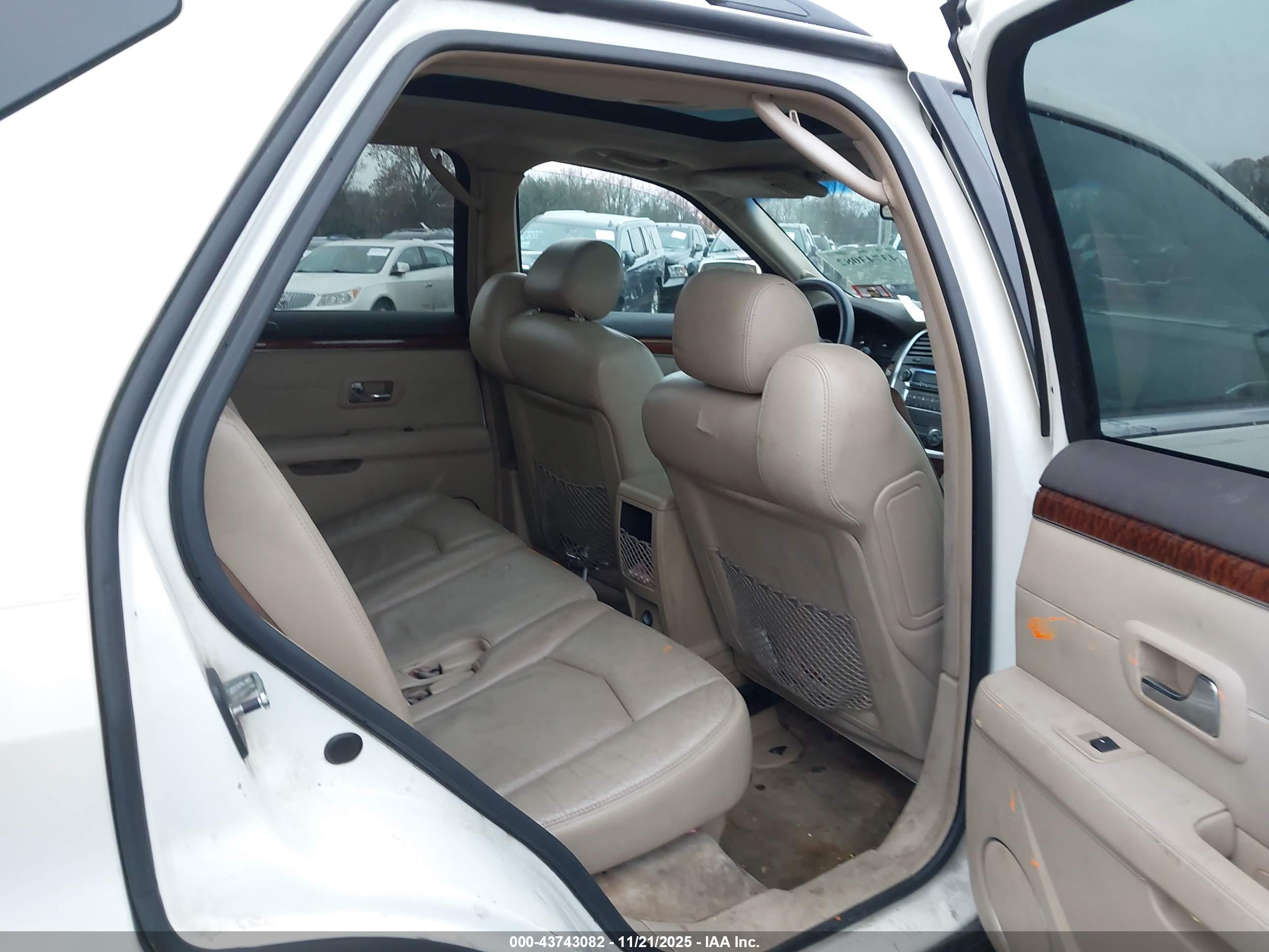 CADILLAC SRX image 8