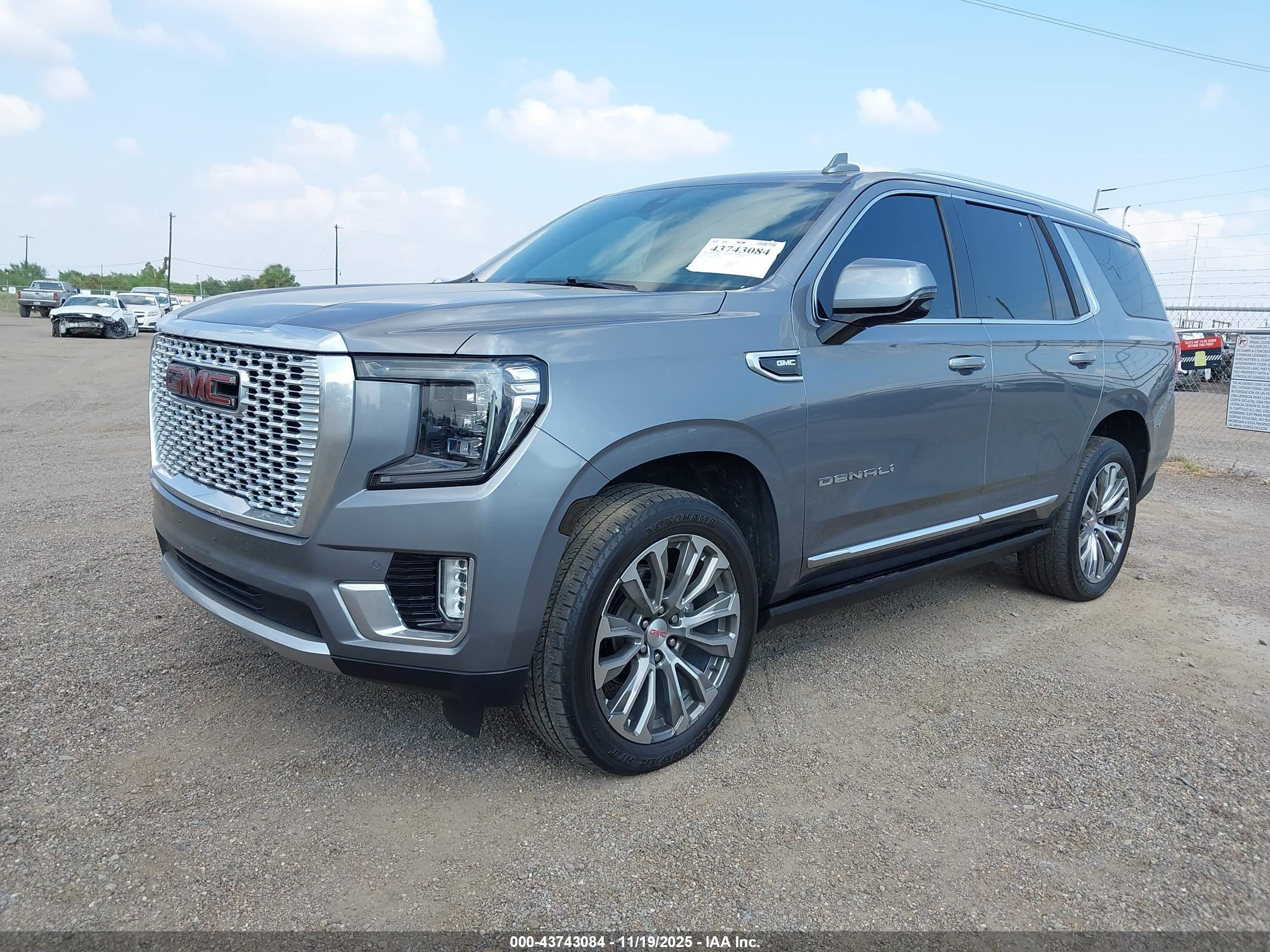 GMC YUKON image 2