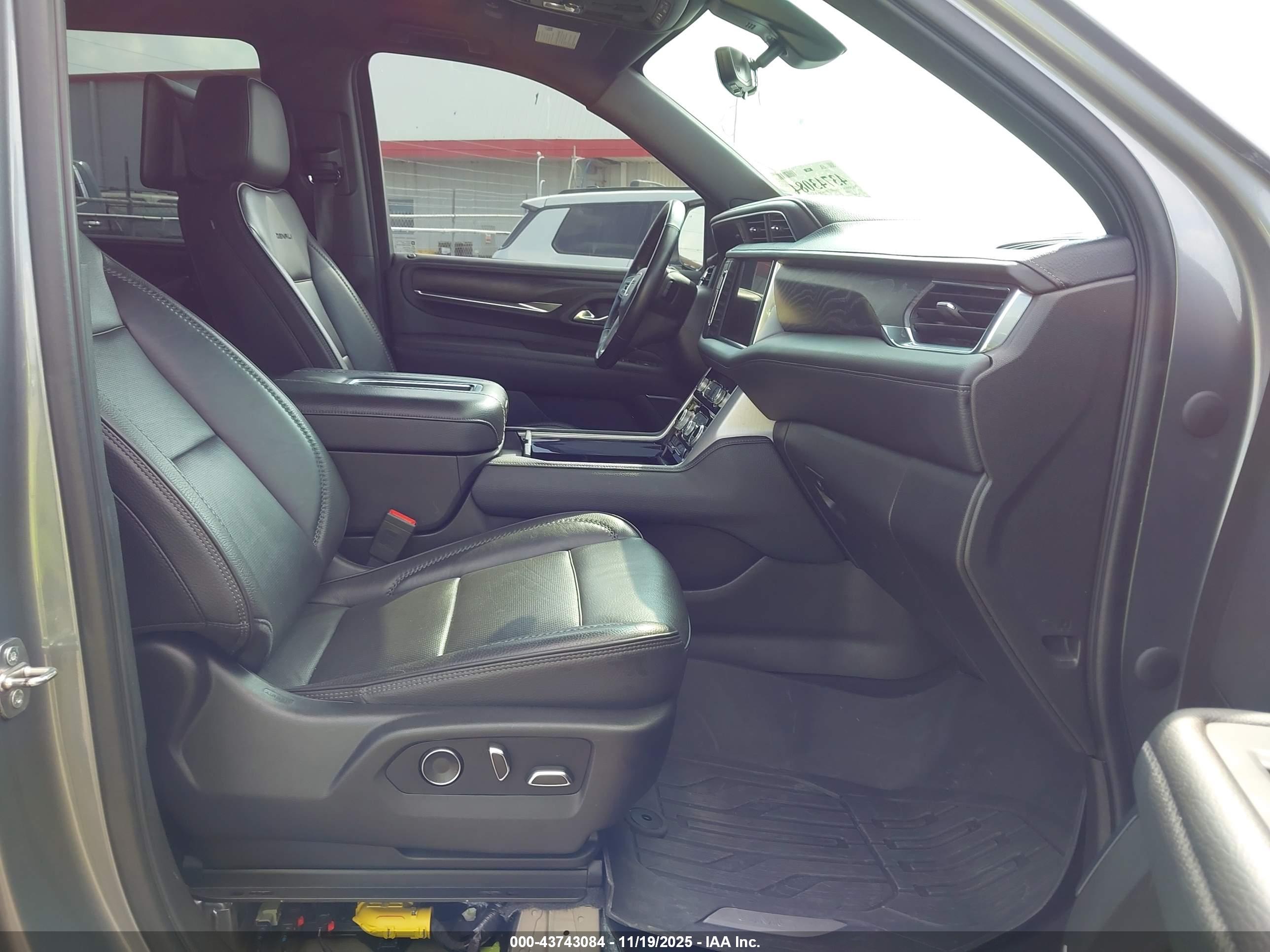 GMC YUKON image 5