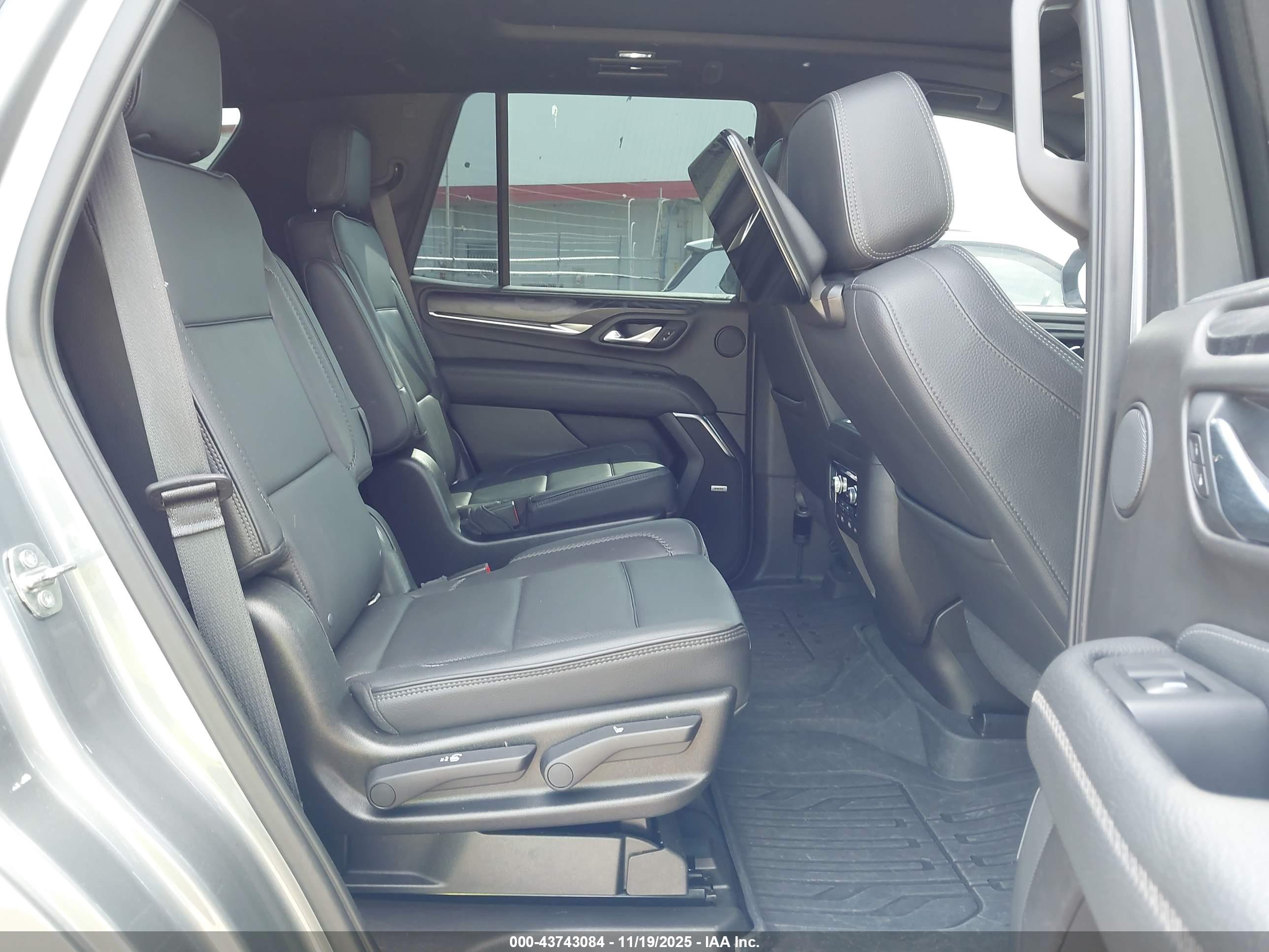 GMC YUKON image 8