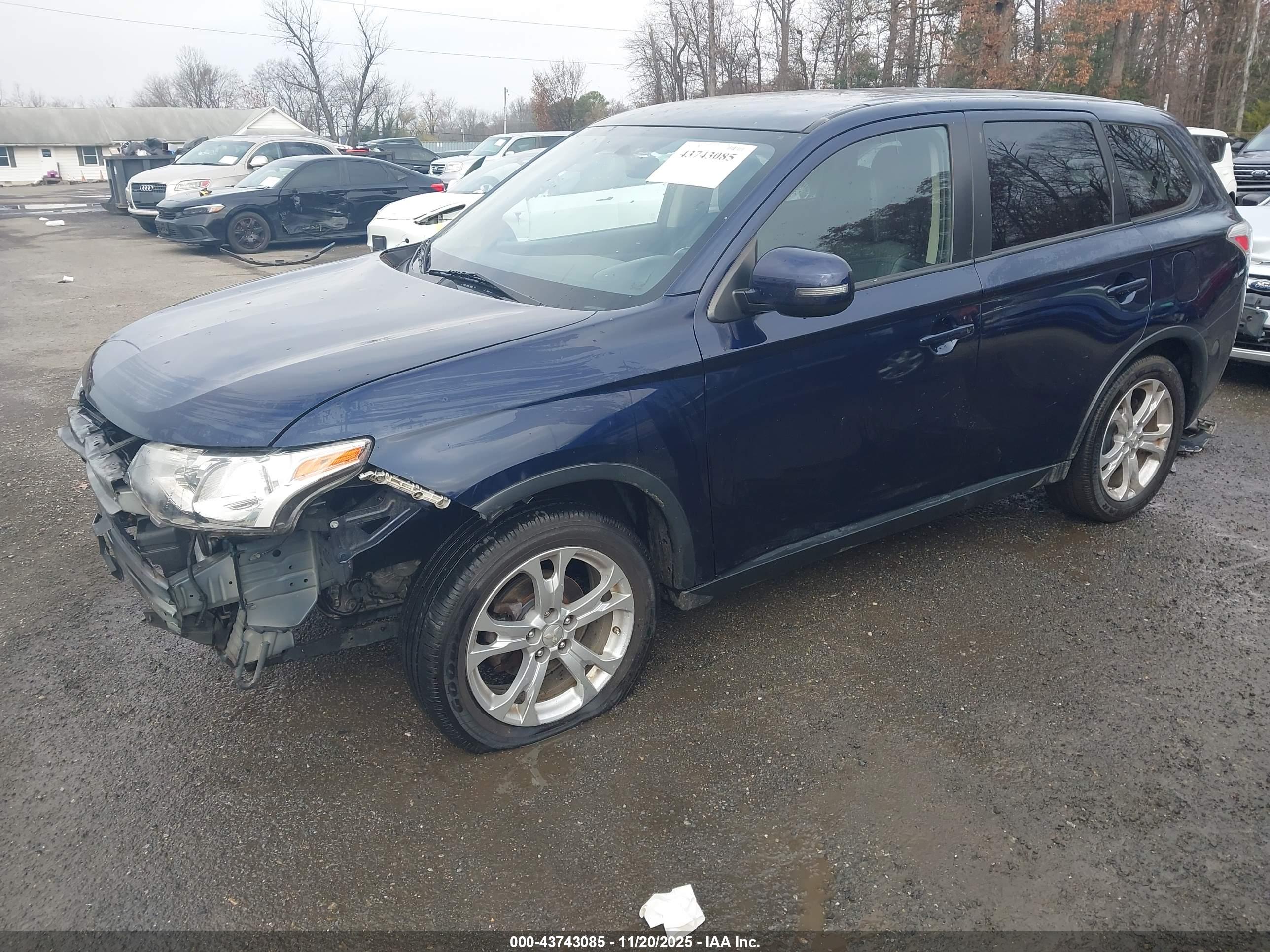 MITSUBISHI OUTLANDER image 2