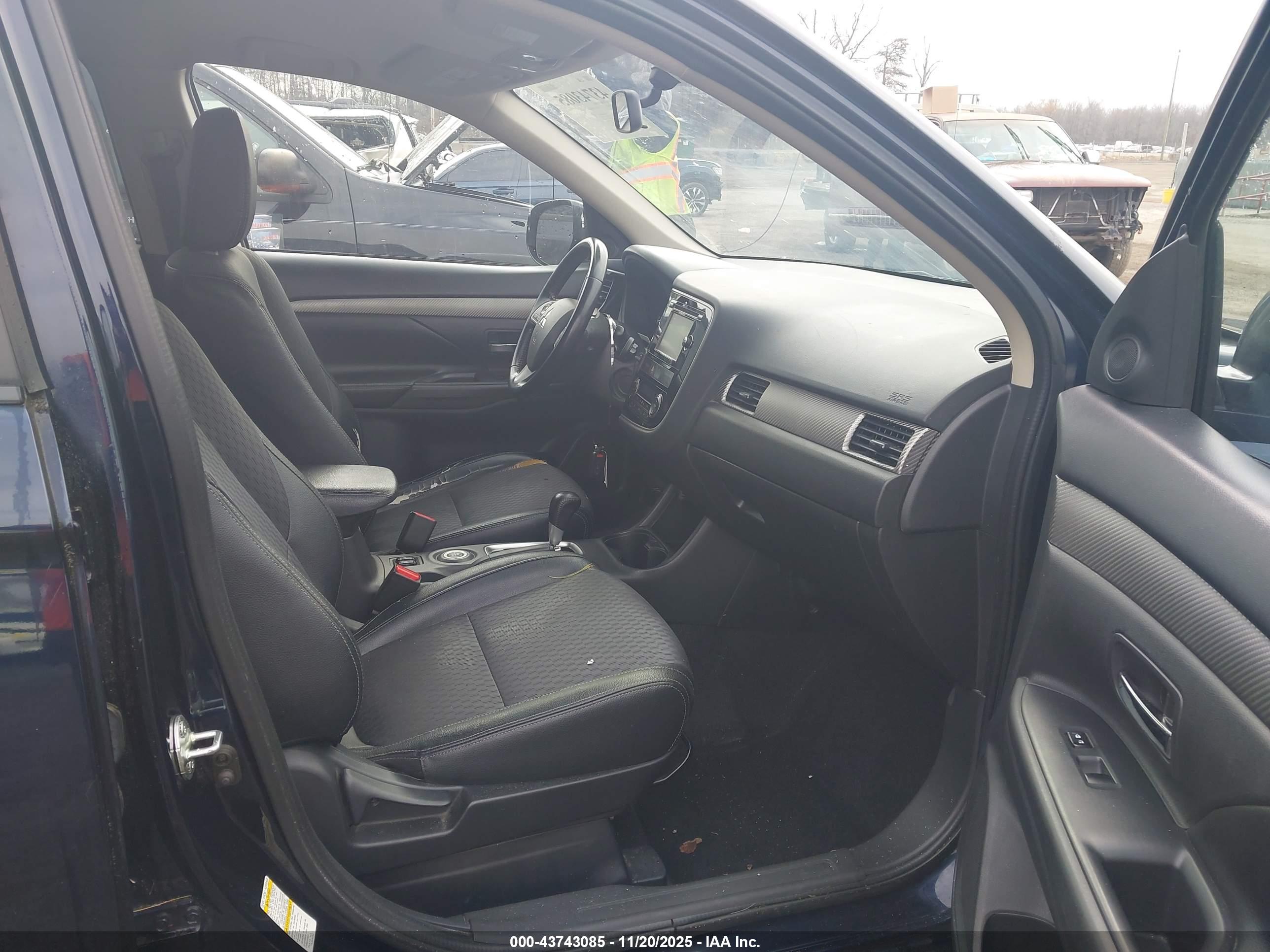 MITSUBISHI OUTLANDER image 5