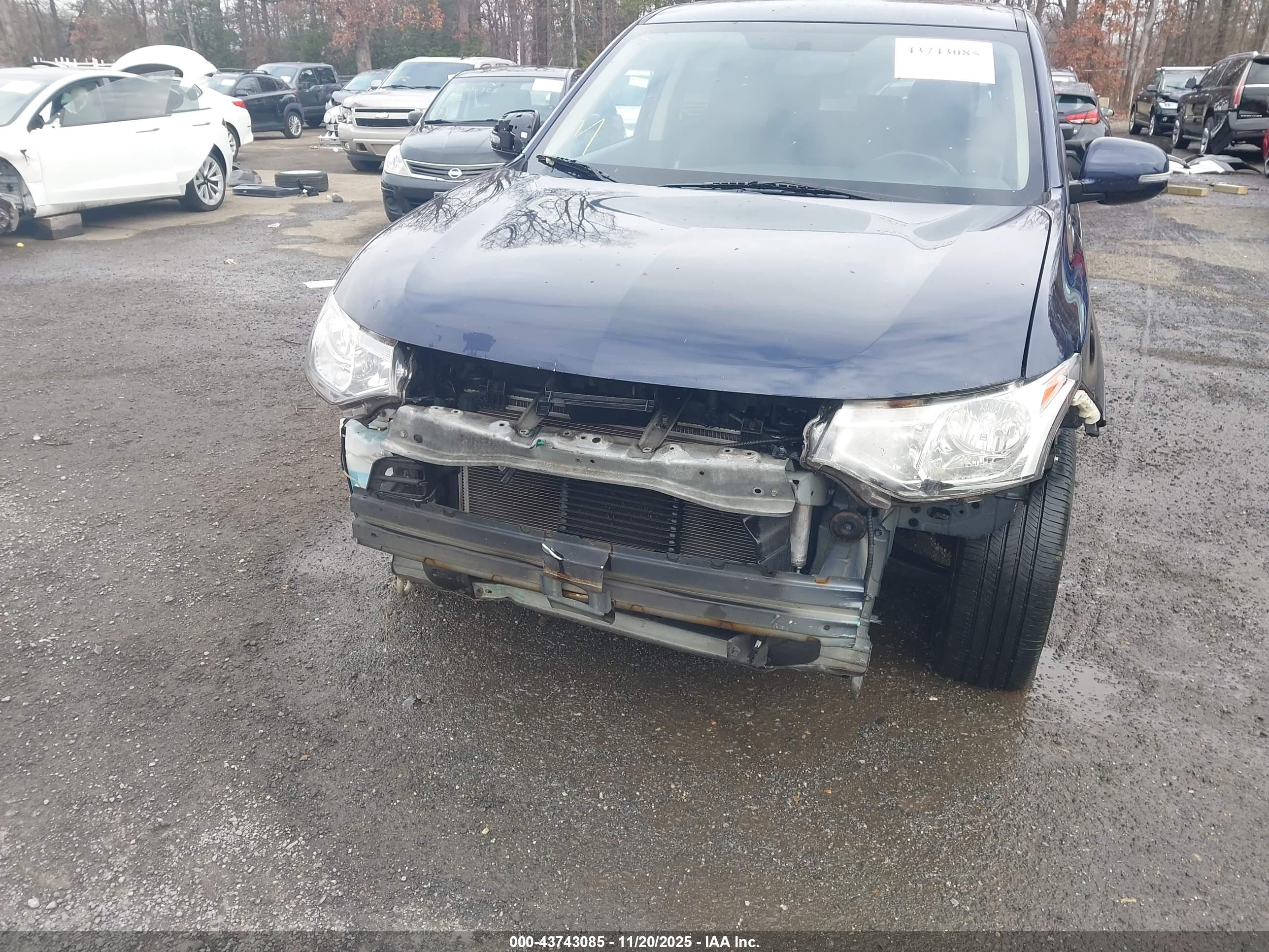 MITSUBISHI OUTLANDER image 6